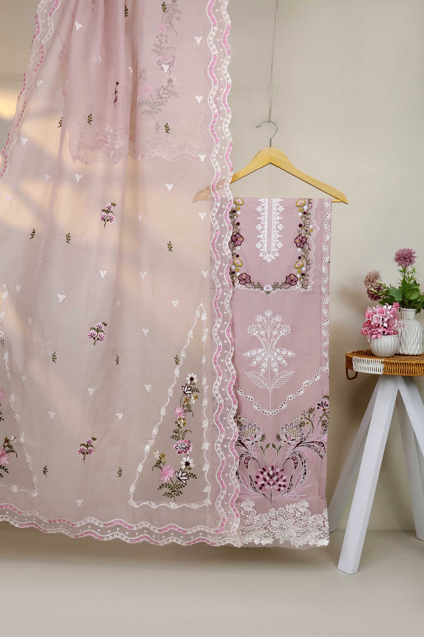 Luxury Lawn Embroidered Suit ELHA54