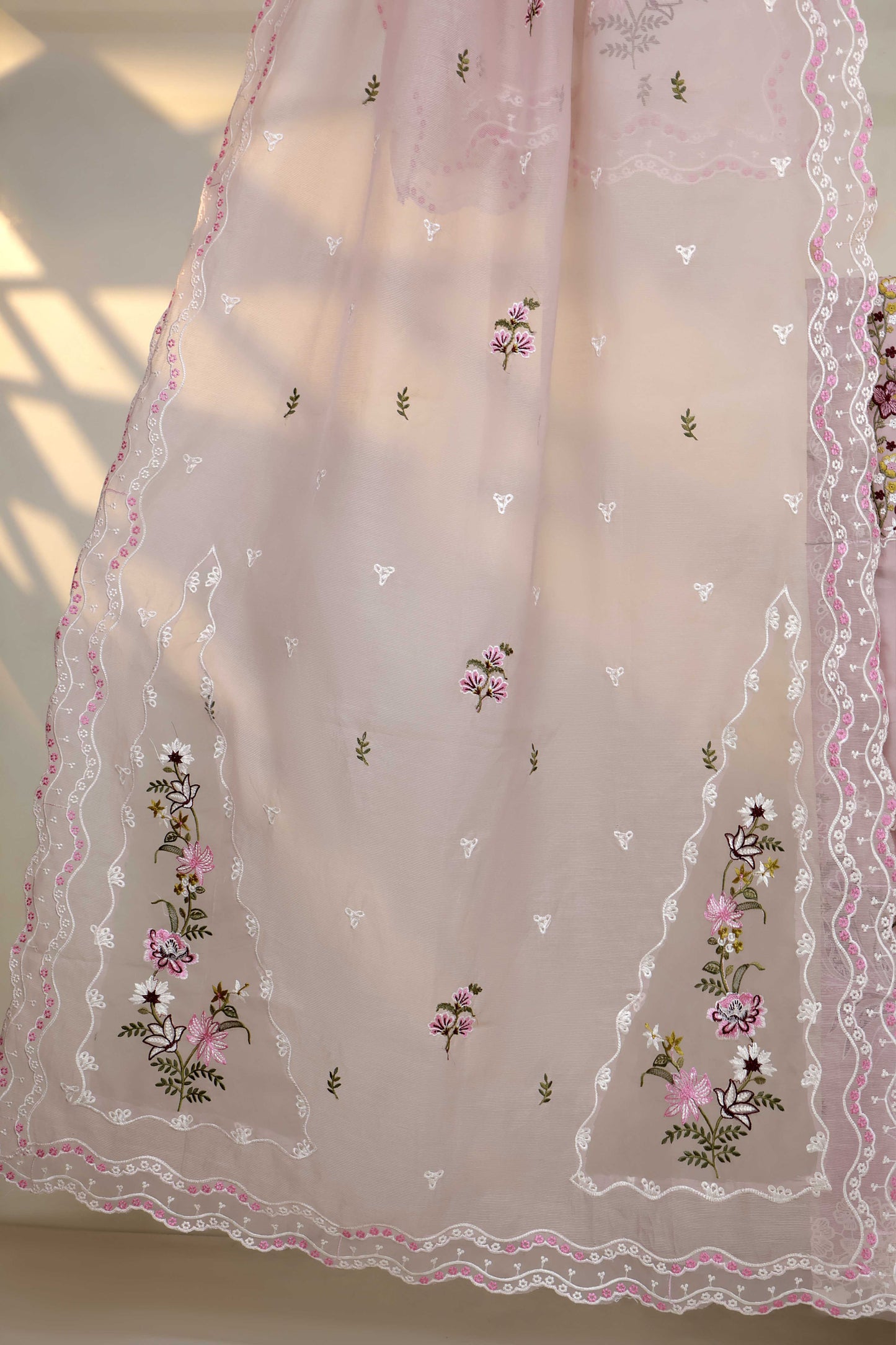 Luxury Lawn Embroidered Suit ELHA54