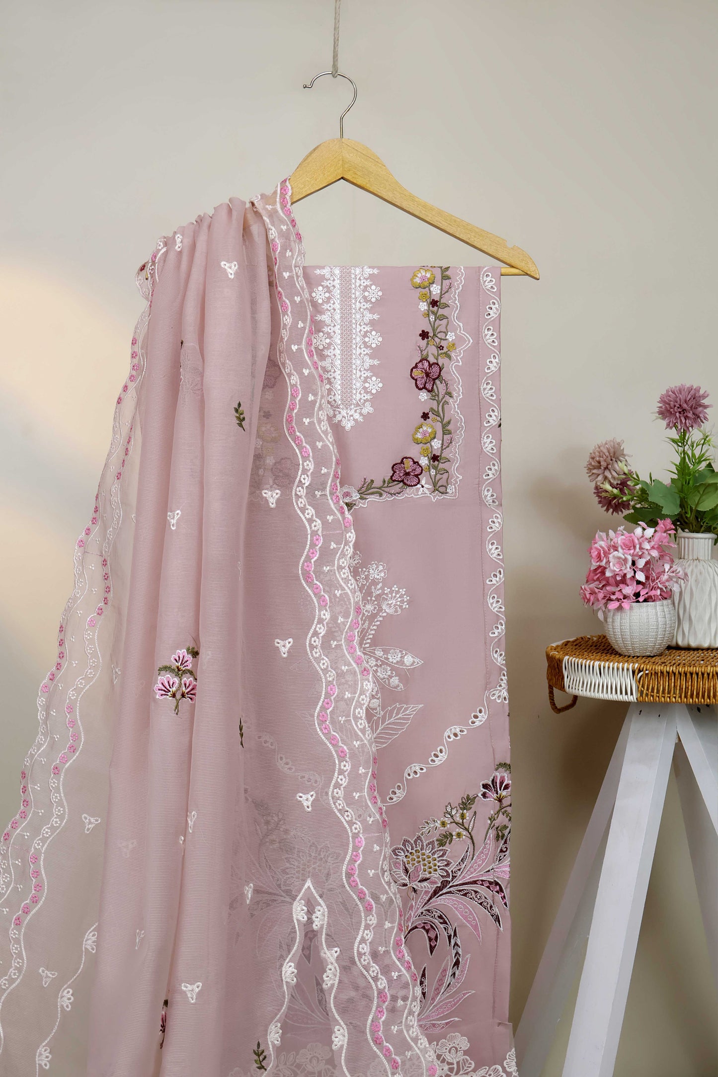 Luxury Lawn Embroidered Suit ELHA54