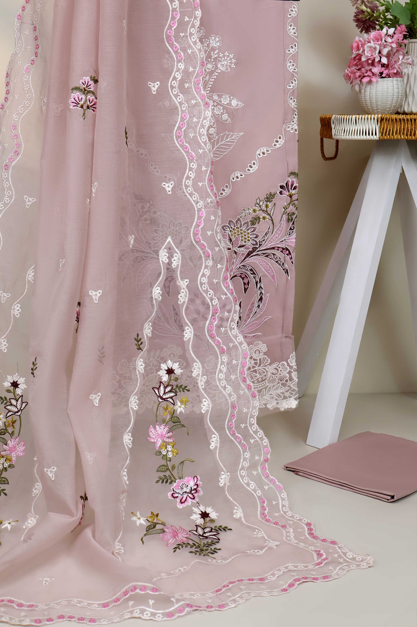 Luxury Lawn Embroidered Suit ELHA54