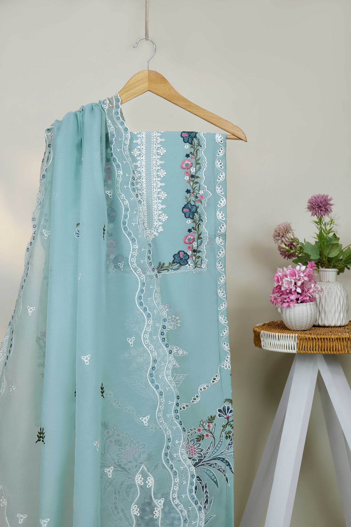 Luxury Lawn Embroidered Suit ELHA55
