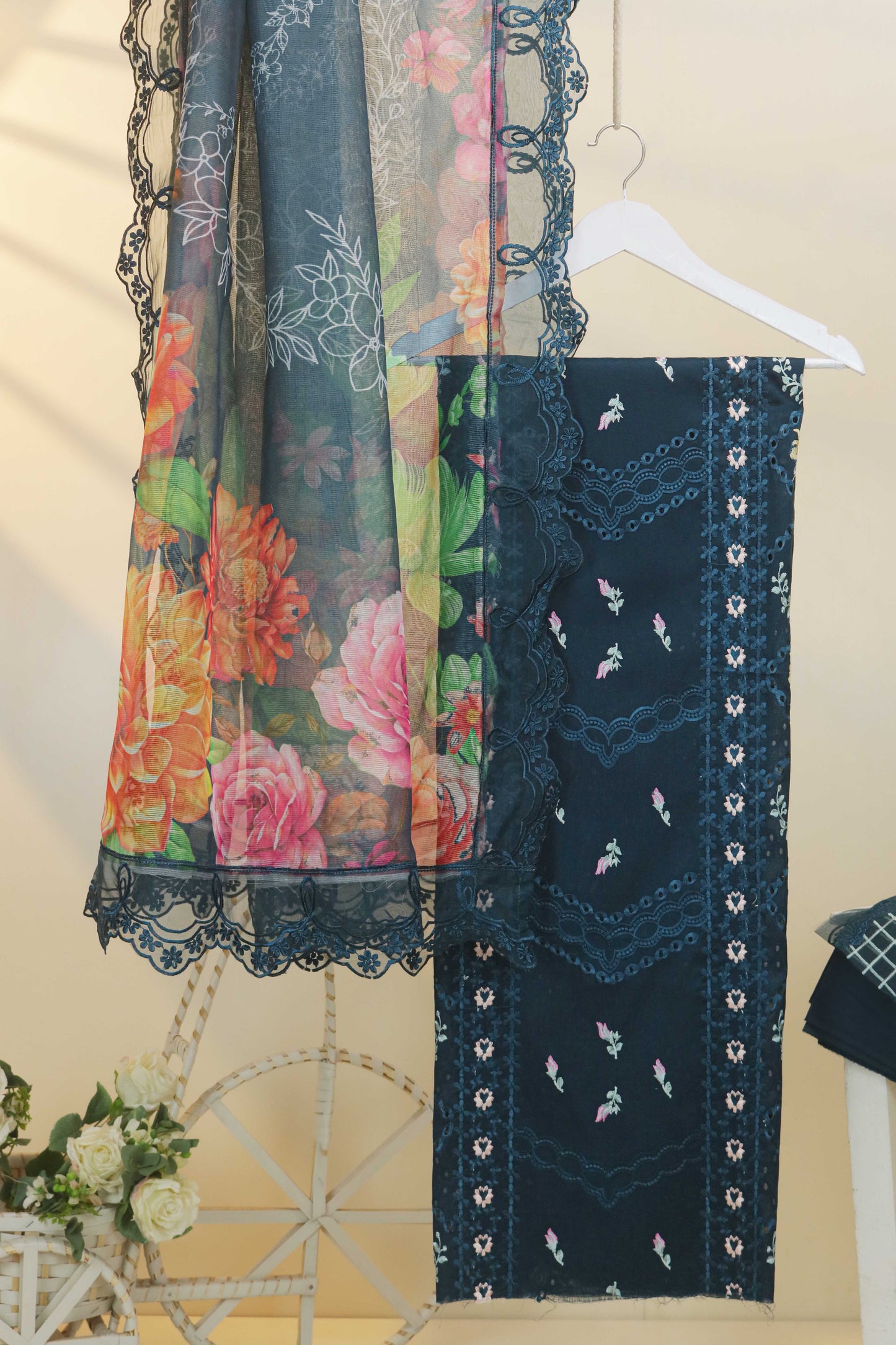 Luxury Lawn Embroidered suit H25SELHA14