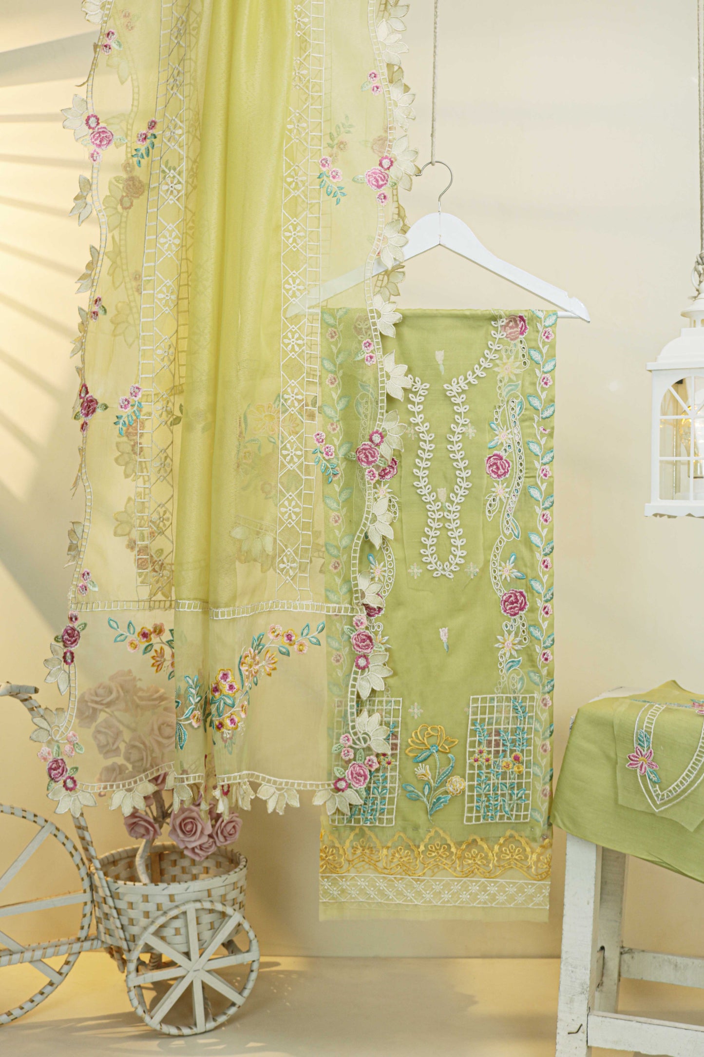 Luxury Lawn Embroidered suit H25SELHA43