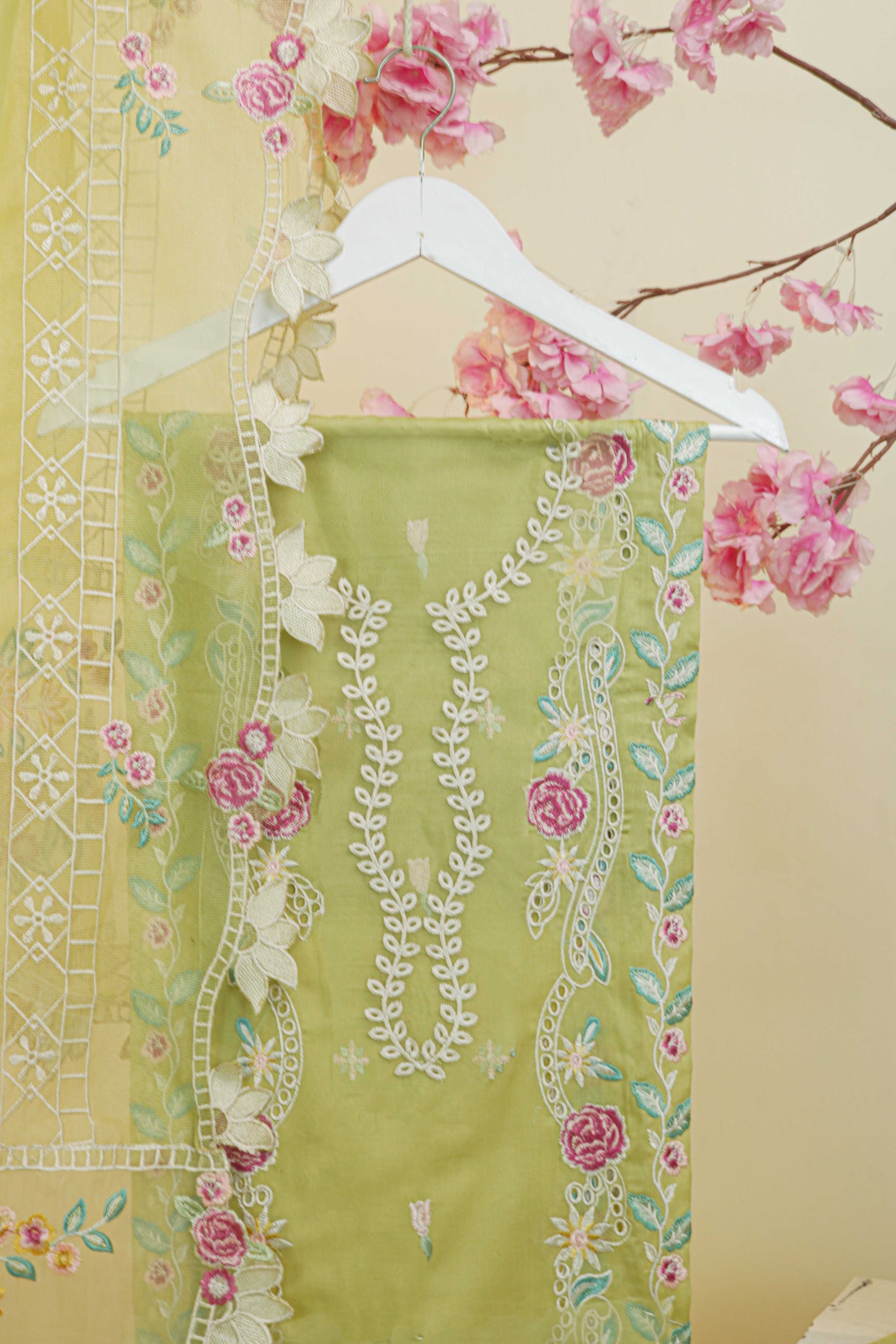 Luxury Lawn Embroidered suit H25SELHA43