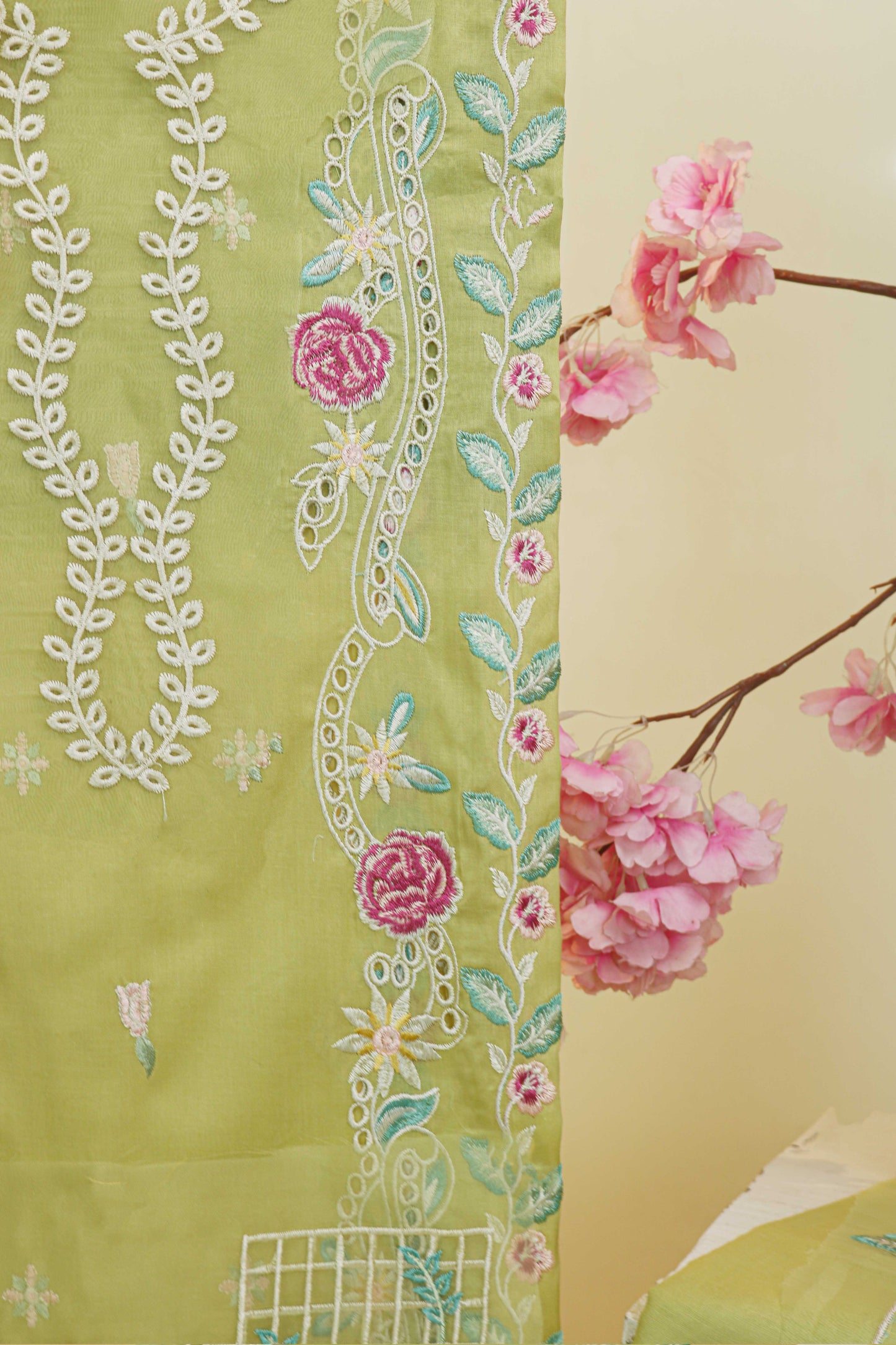 Luxury Lawn Embroidered suit H25SELHA43