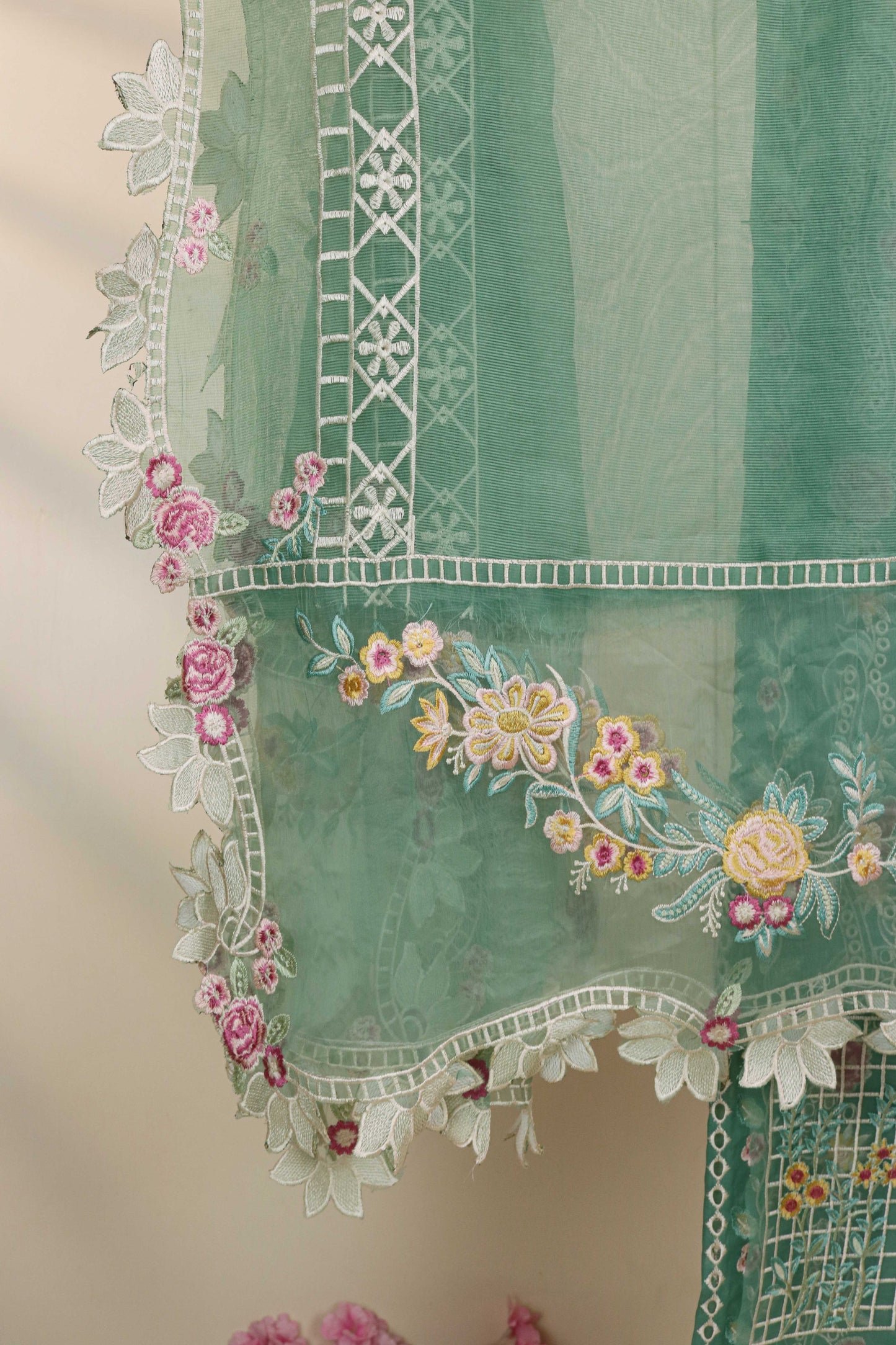 Luxury Lawn Embroidered suit H25SELHA70