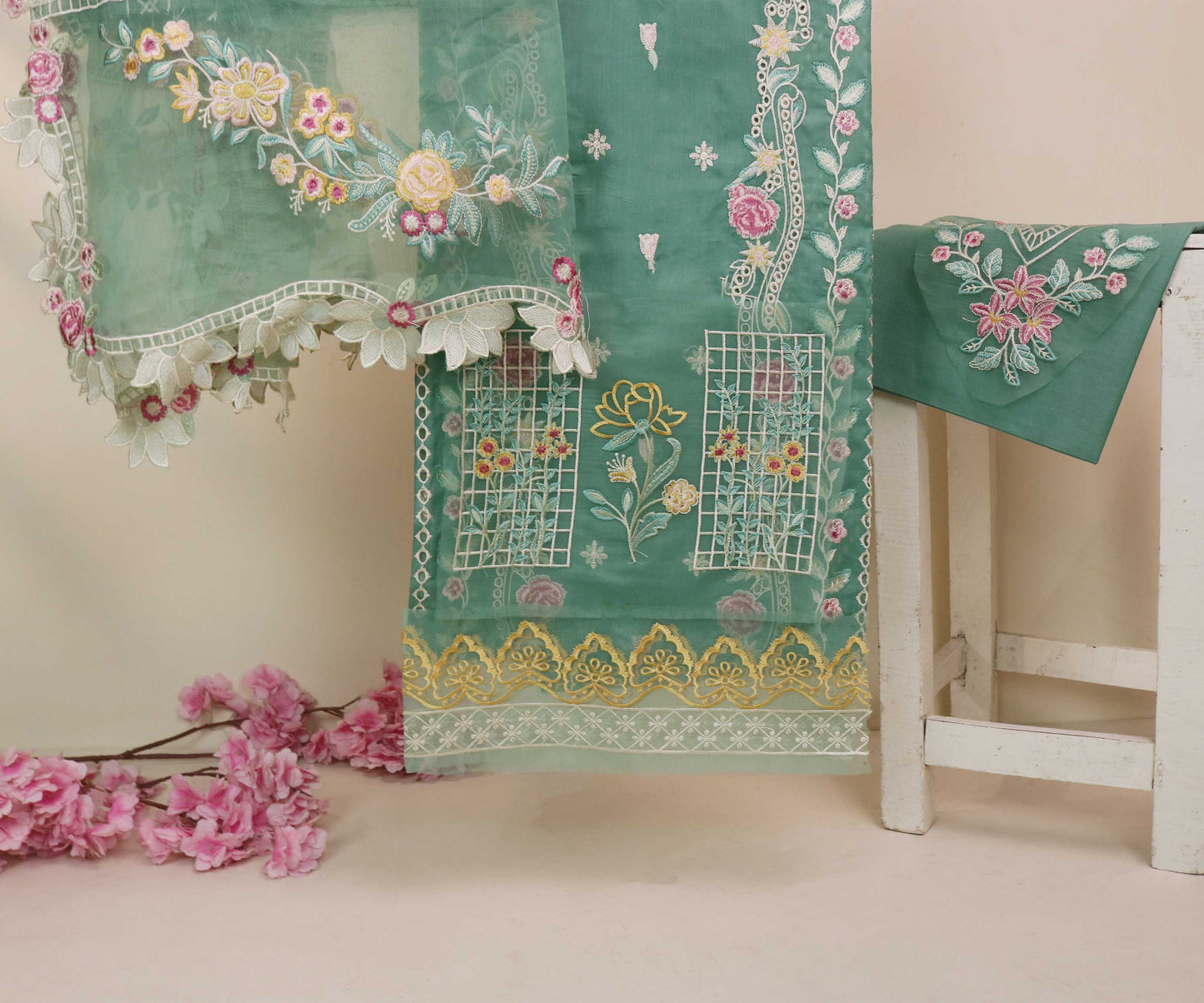 Luxury Lawn Embroidered suit H25SELHA70