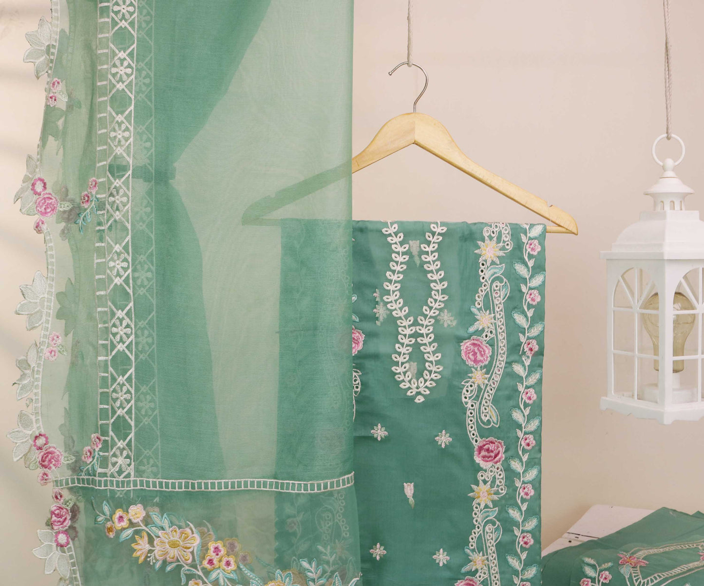 Luxury Lawn Embroidered suit H25SELHA70