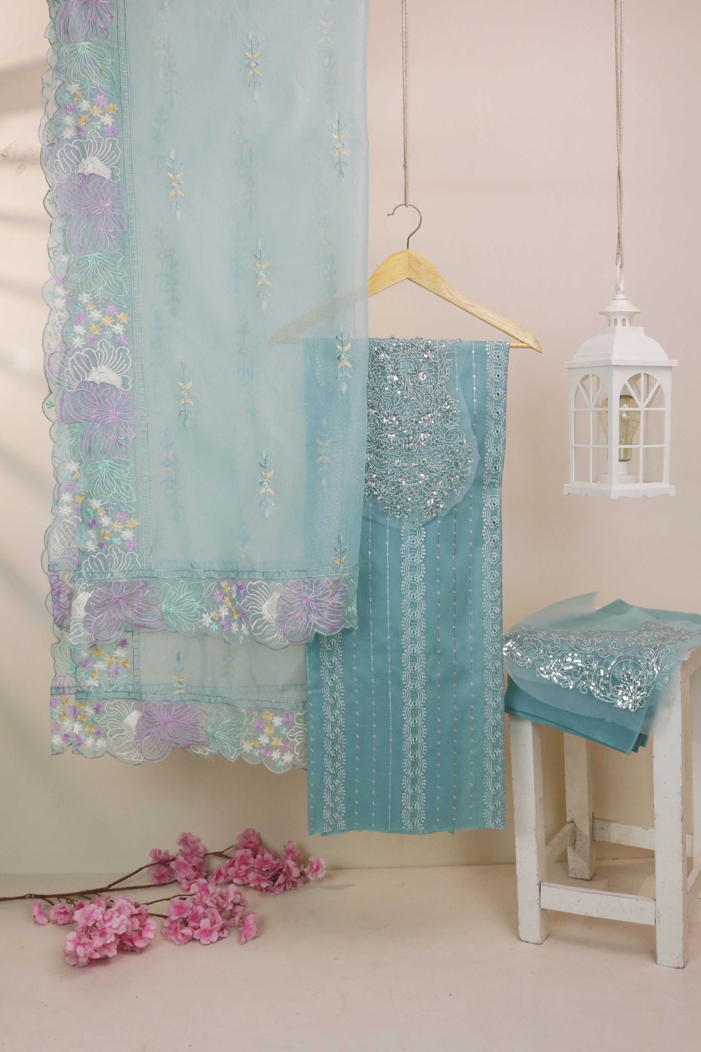 Luxury Lawn Embroidered suit H25SELHA69