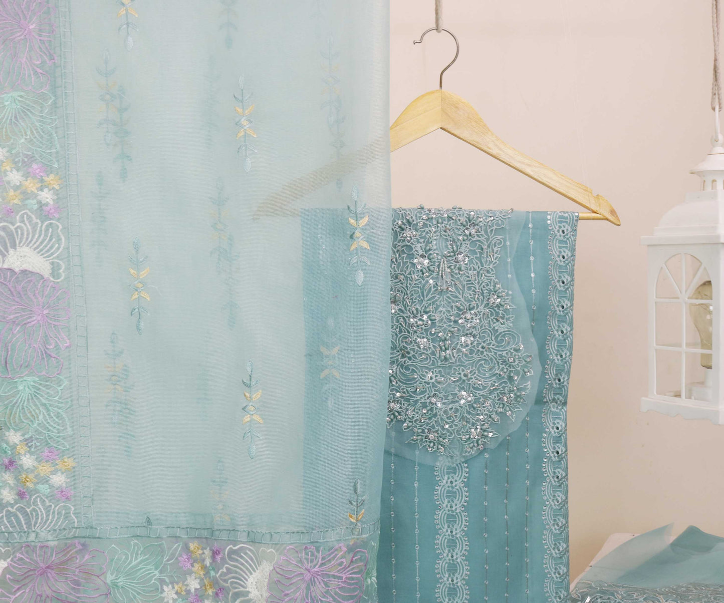 Luxury Lawn Embroidered suit H25SELHA69