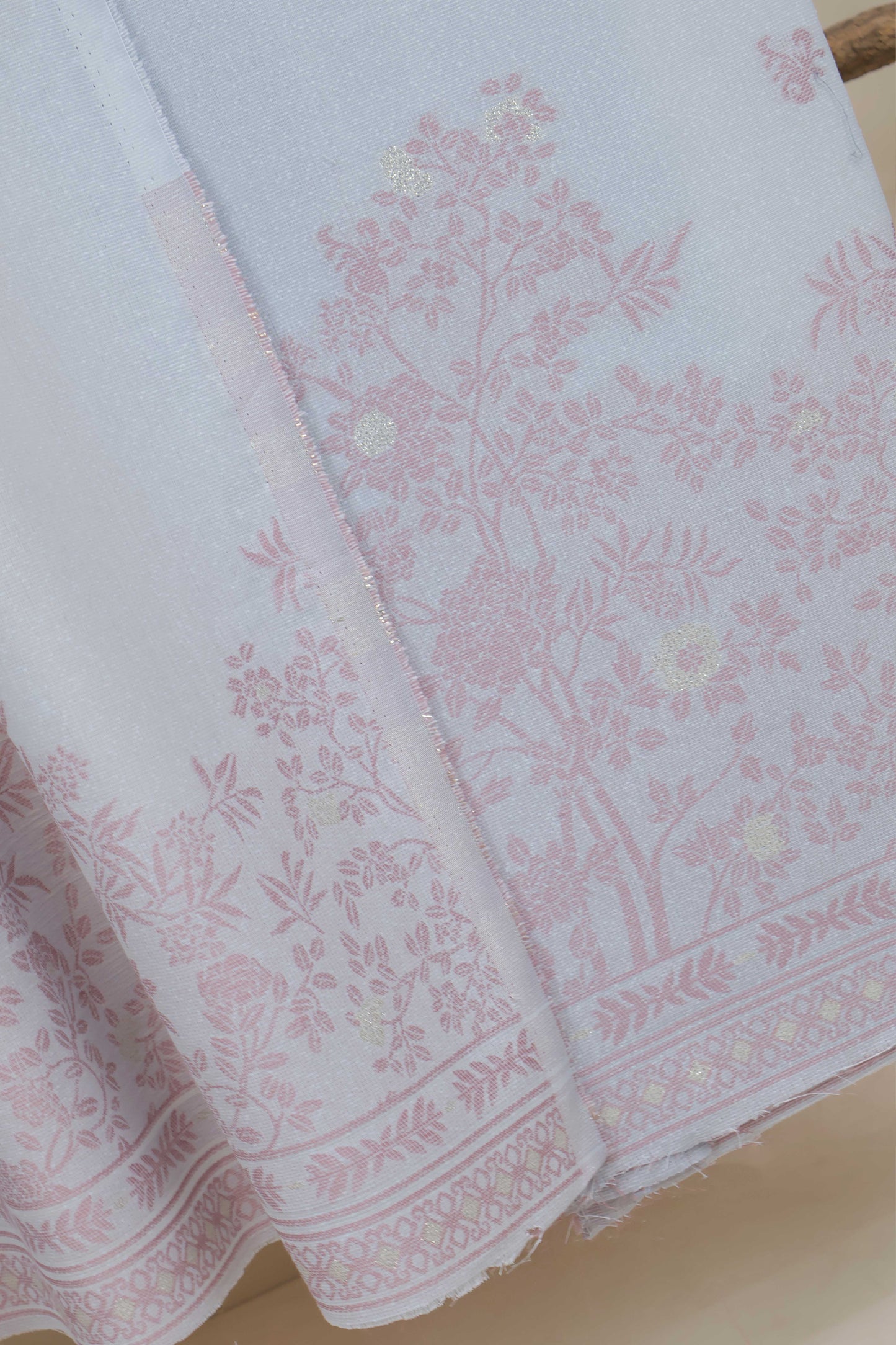 3Piece-Lawn Karandi Jacquard Suit KV8WR02