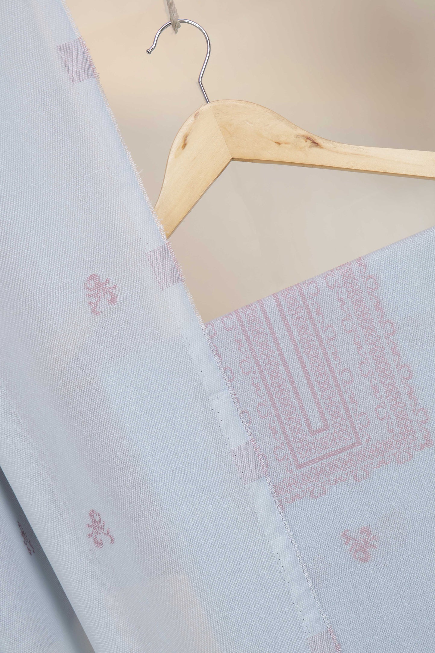 3Piece-Lawn Karandi Jacquard Suit KV8WR02