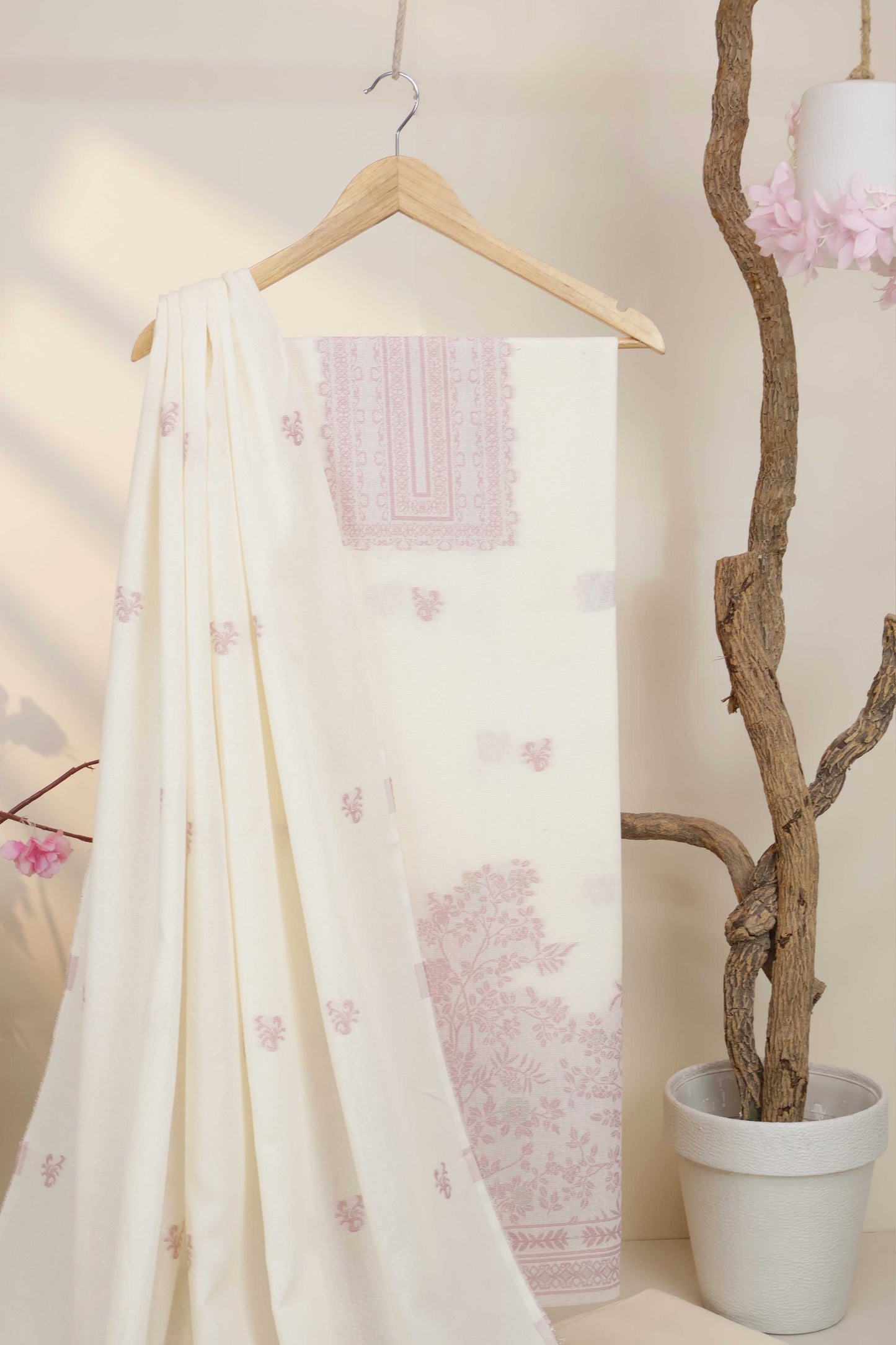 3Piece-Lawn Karandi Jacquard Suit KV8WR06