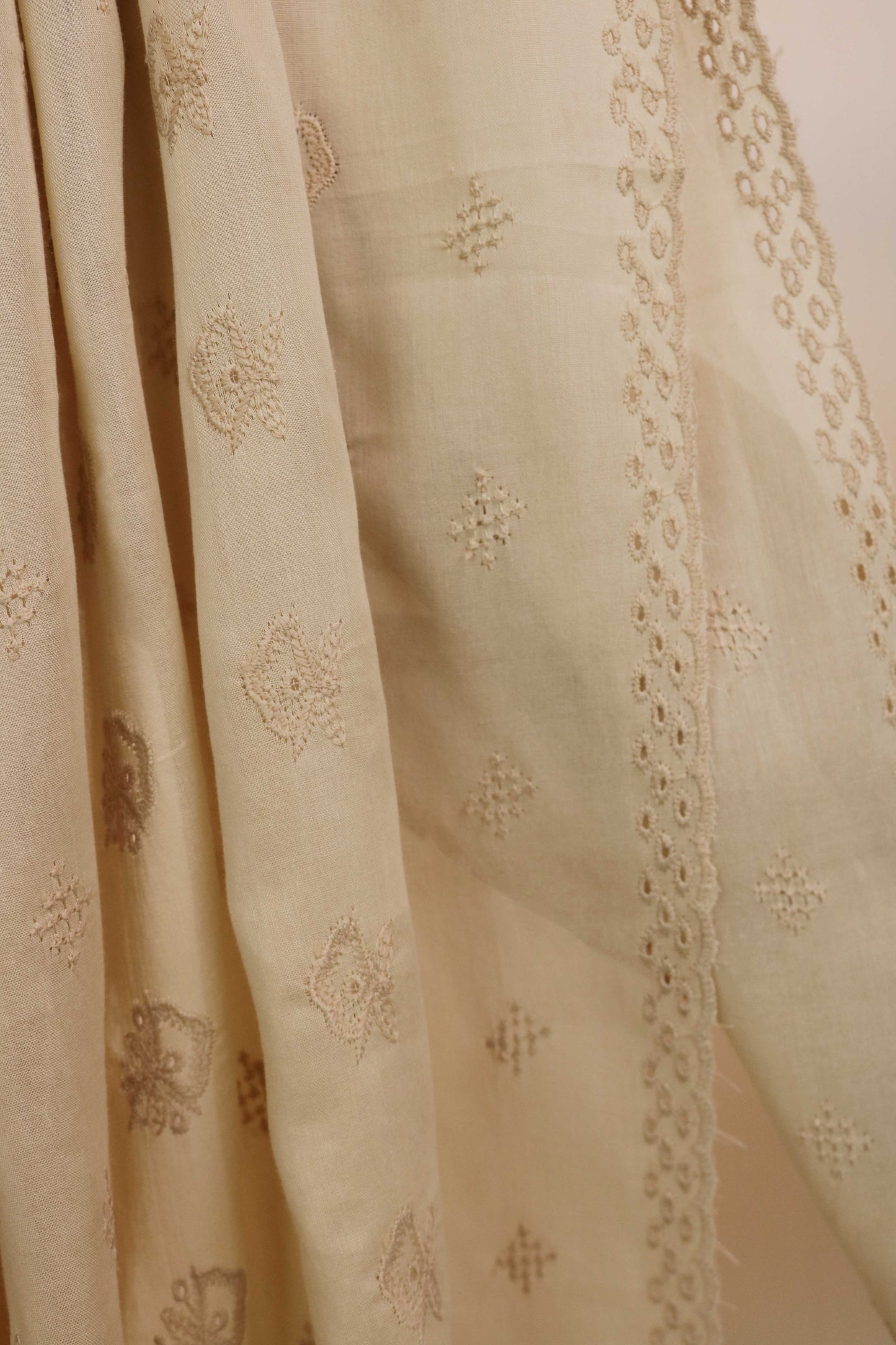 Embroidered Lawn Shawl LSH52