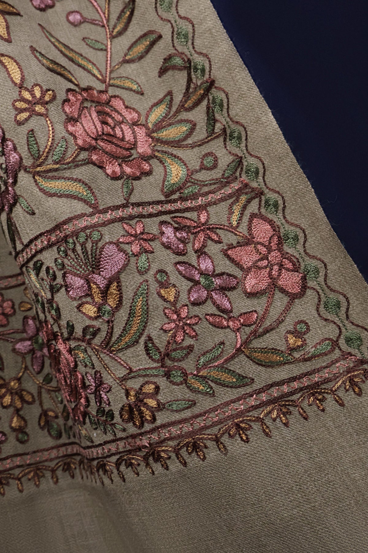 3Piece -Kashmiri Pashmina Suit WE3P29