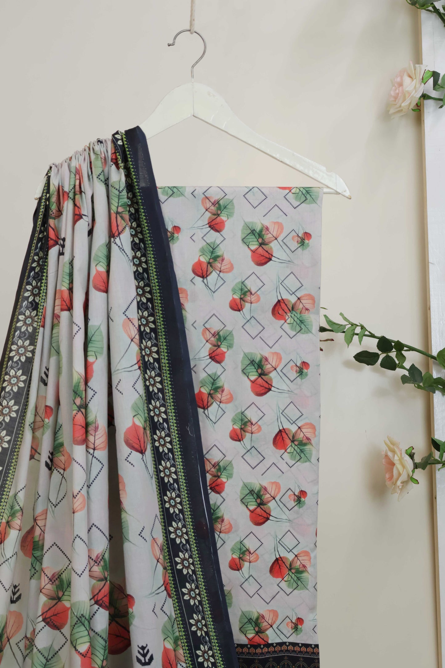 3pc-Lawn Printed Suit H25SLST98