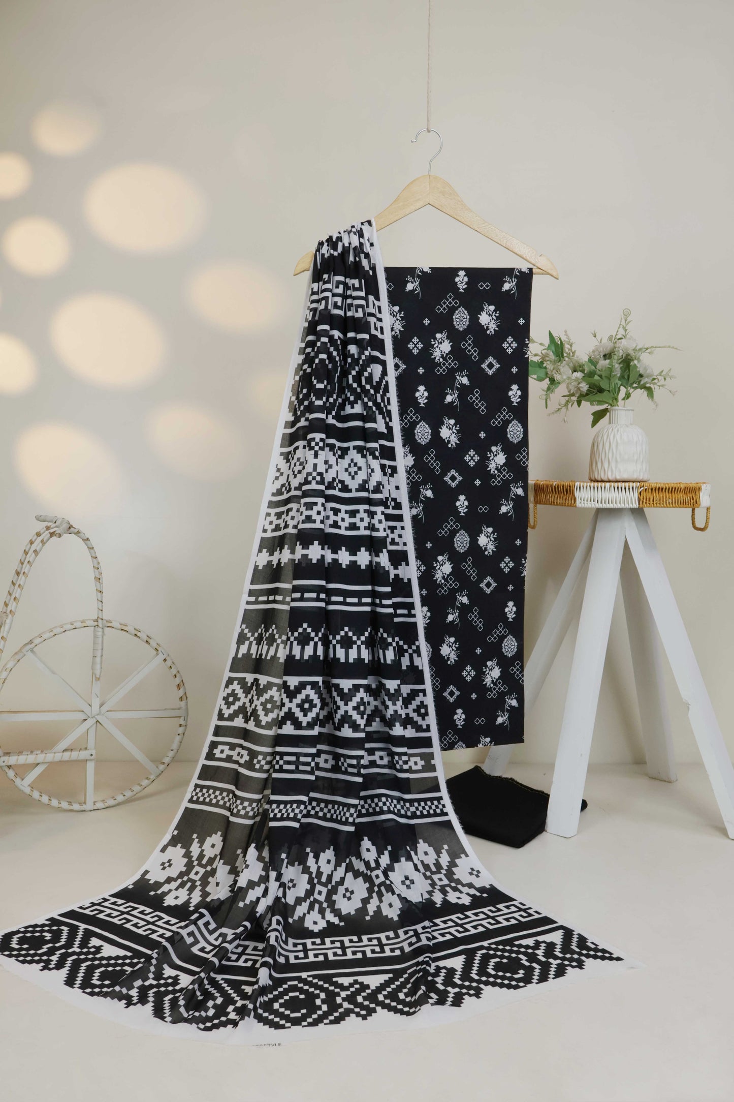 3pc-Lawn Printed Suit H25SLST103