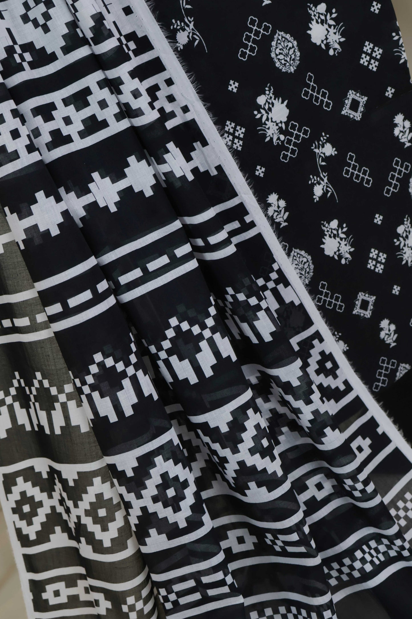 3pc-Lawn Printed Suit H25SLST103