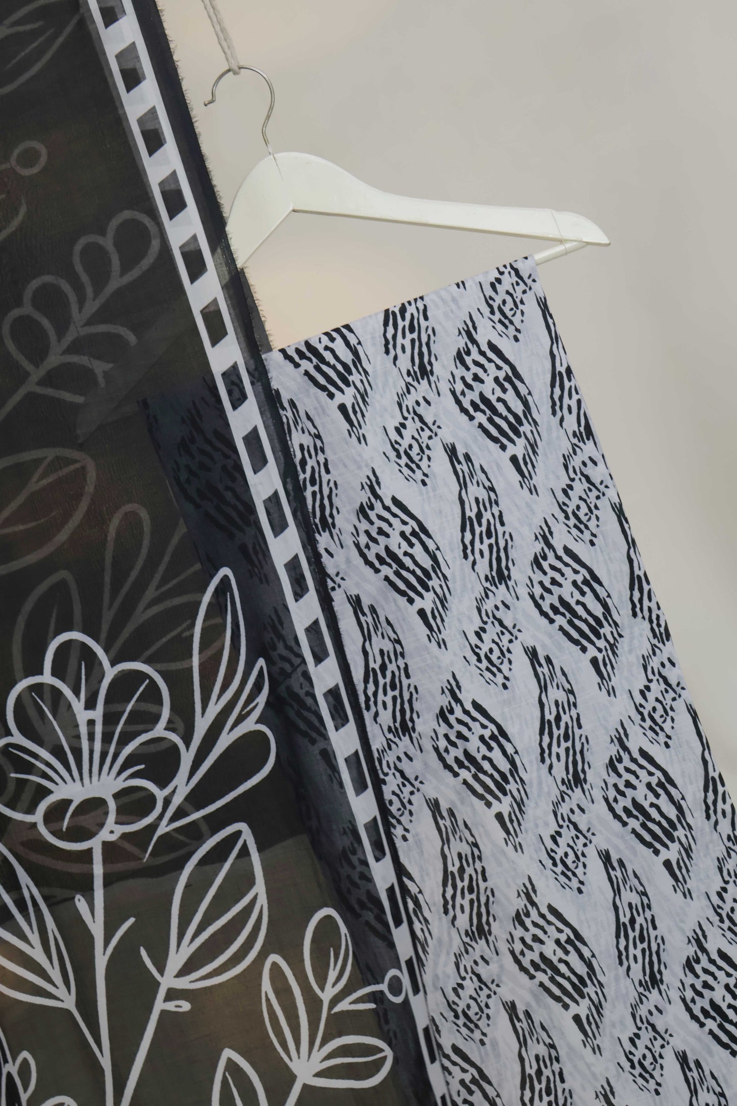 3pc-Lawn Printed Suit H25SLST105
