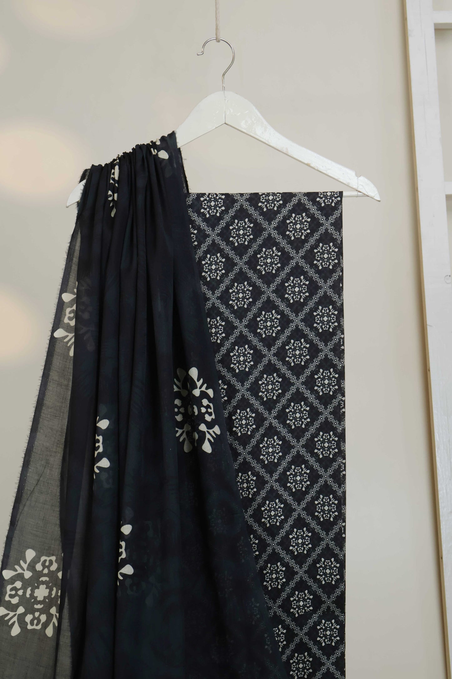 3pc-Lawn Printed Suit H25SLST100