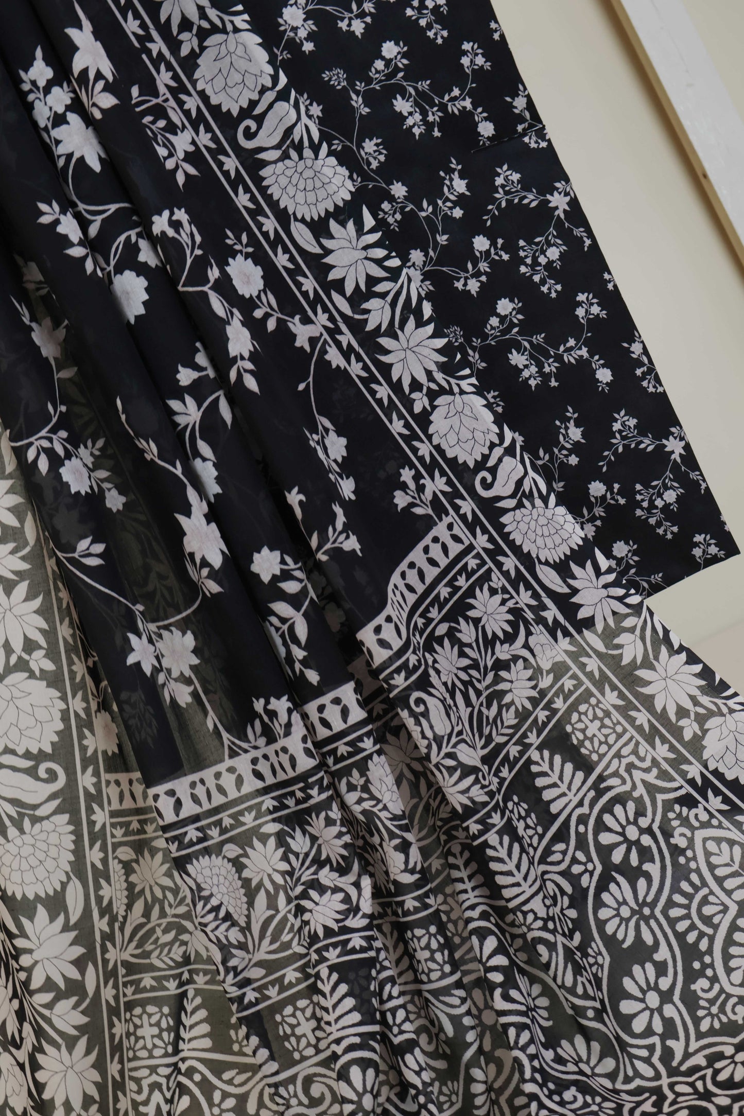 3pc-Lawn Printed Suit H25SLST107