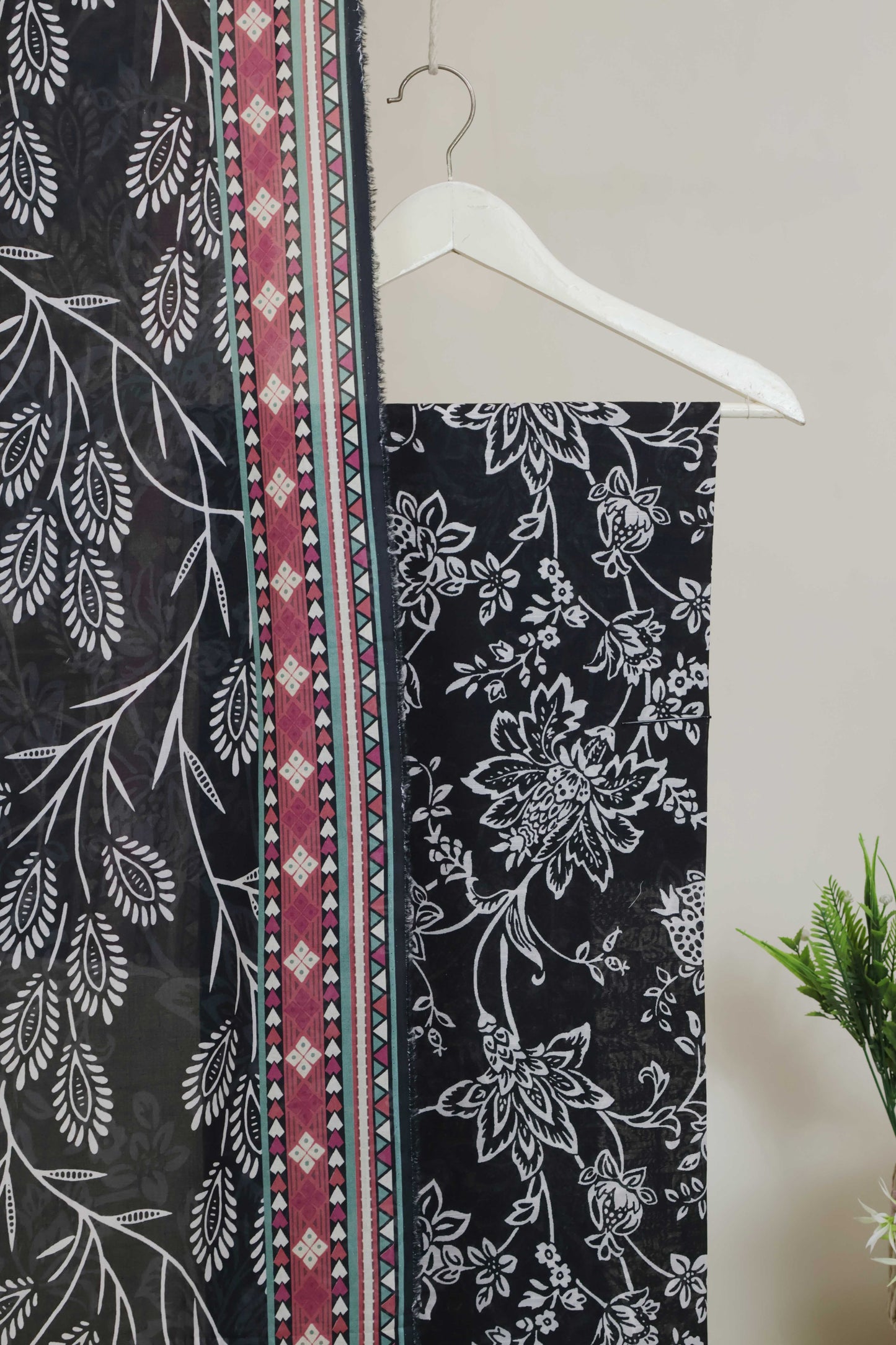 3pc-Lawn Printed Suit H25SLST109