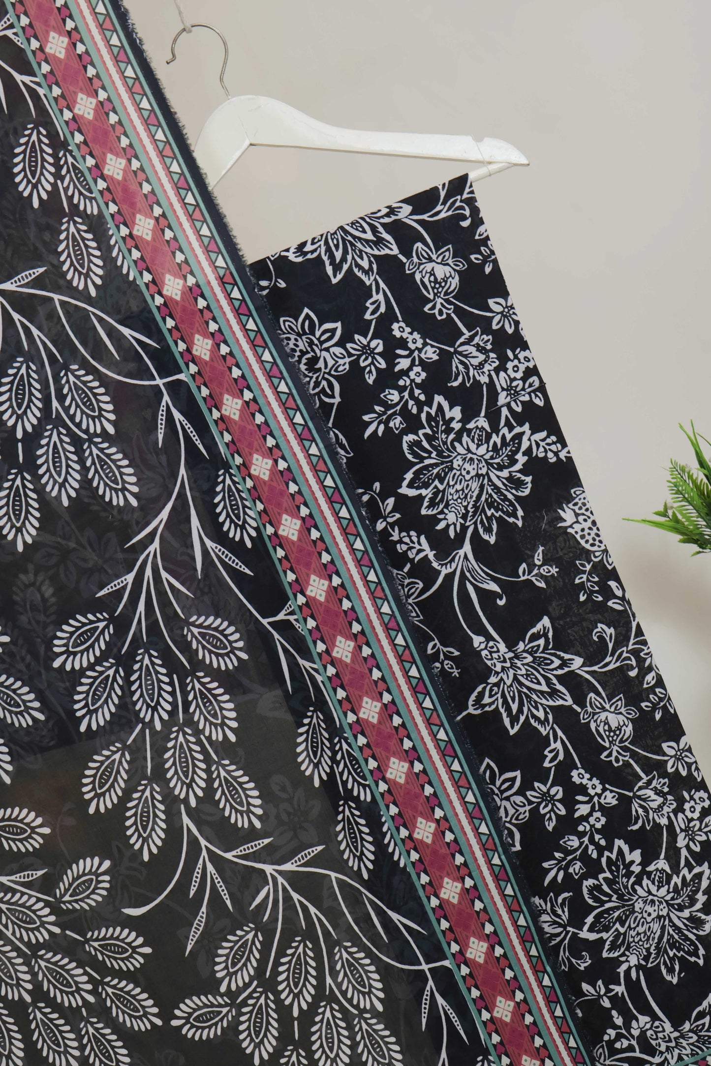 3pc-Lawn Printed Suit H25SLST109