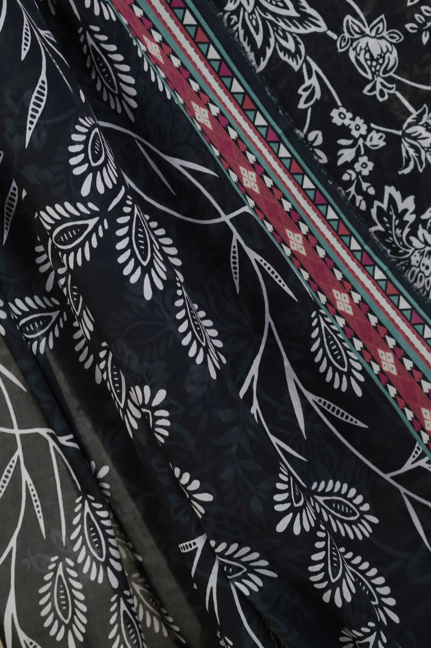3pc-Lawn Printed Suit H25SLST109