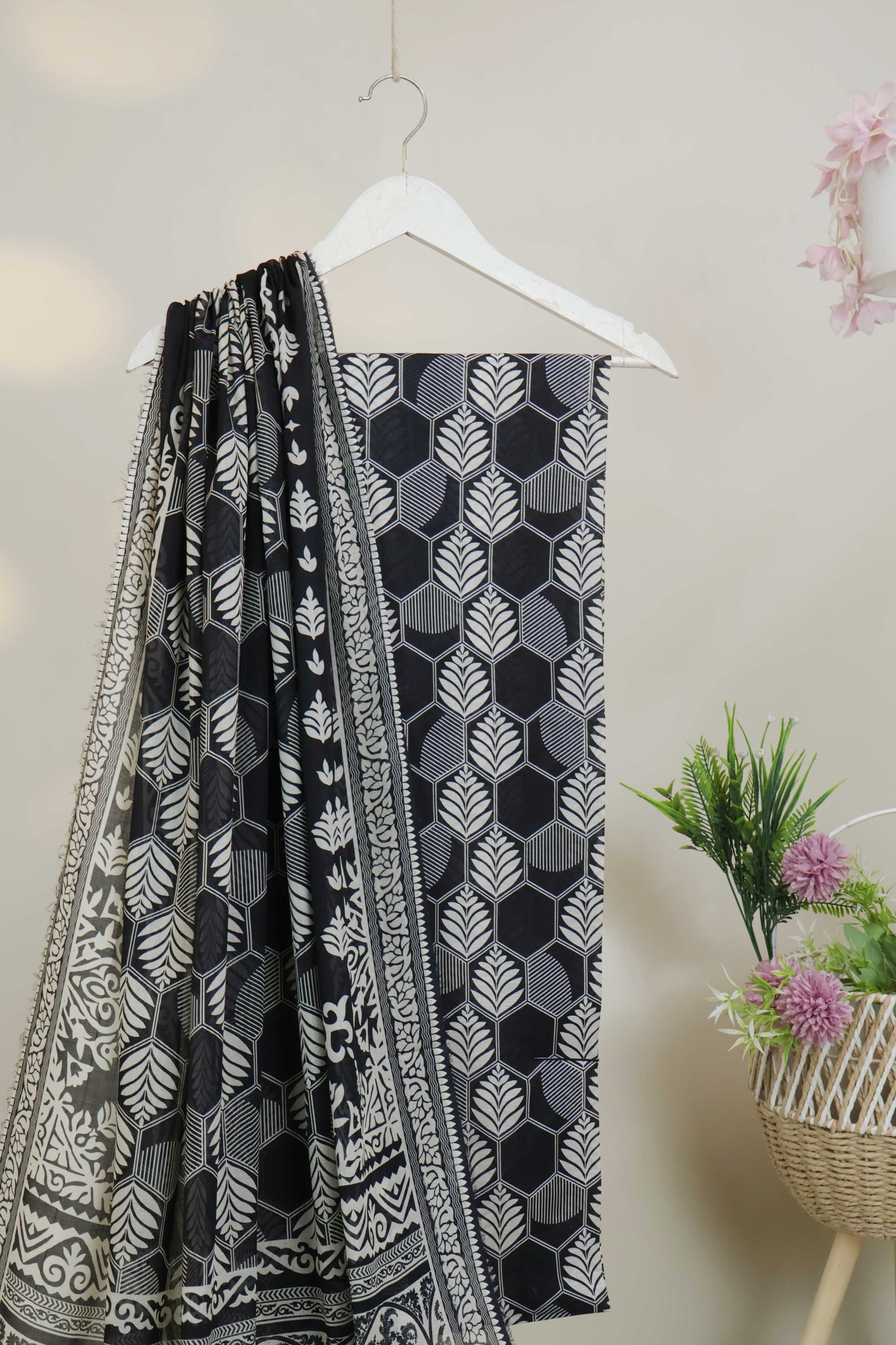 3pc-Lawn Printed Suit H25SLST108