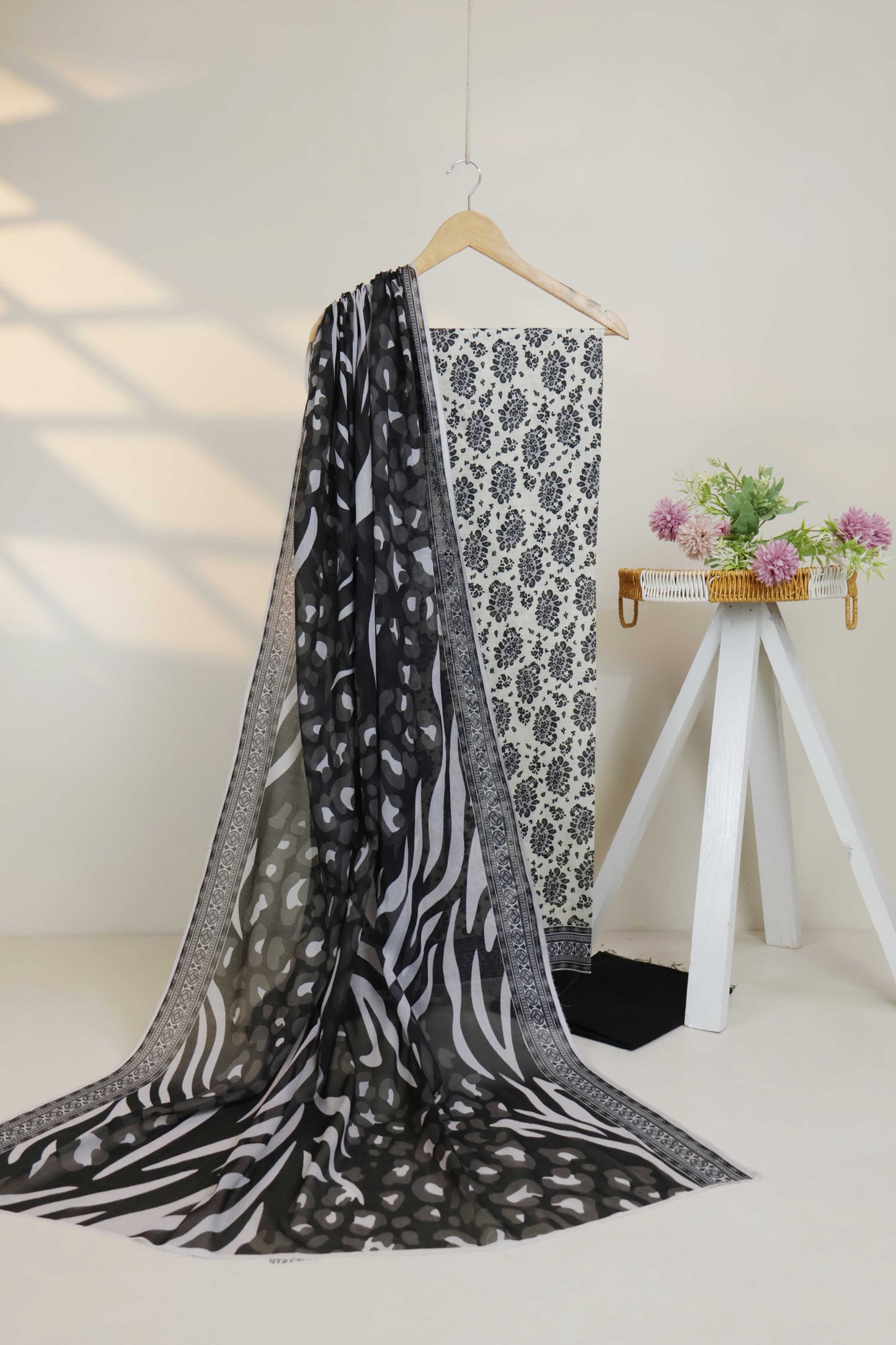 3pc-Lawn Printed Suit H25SLST117