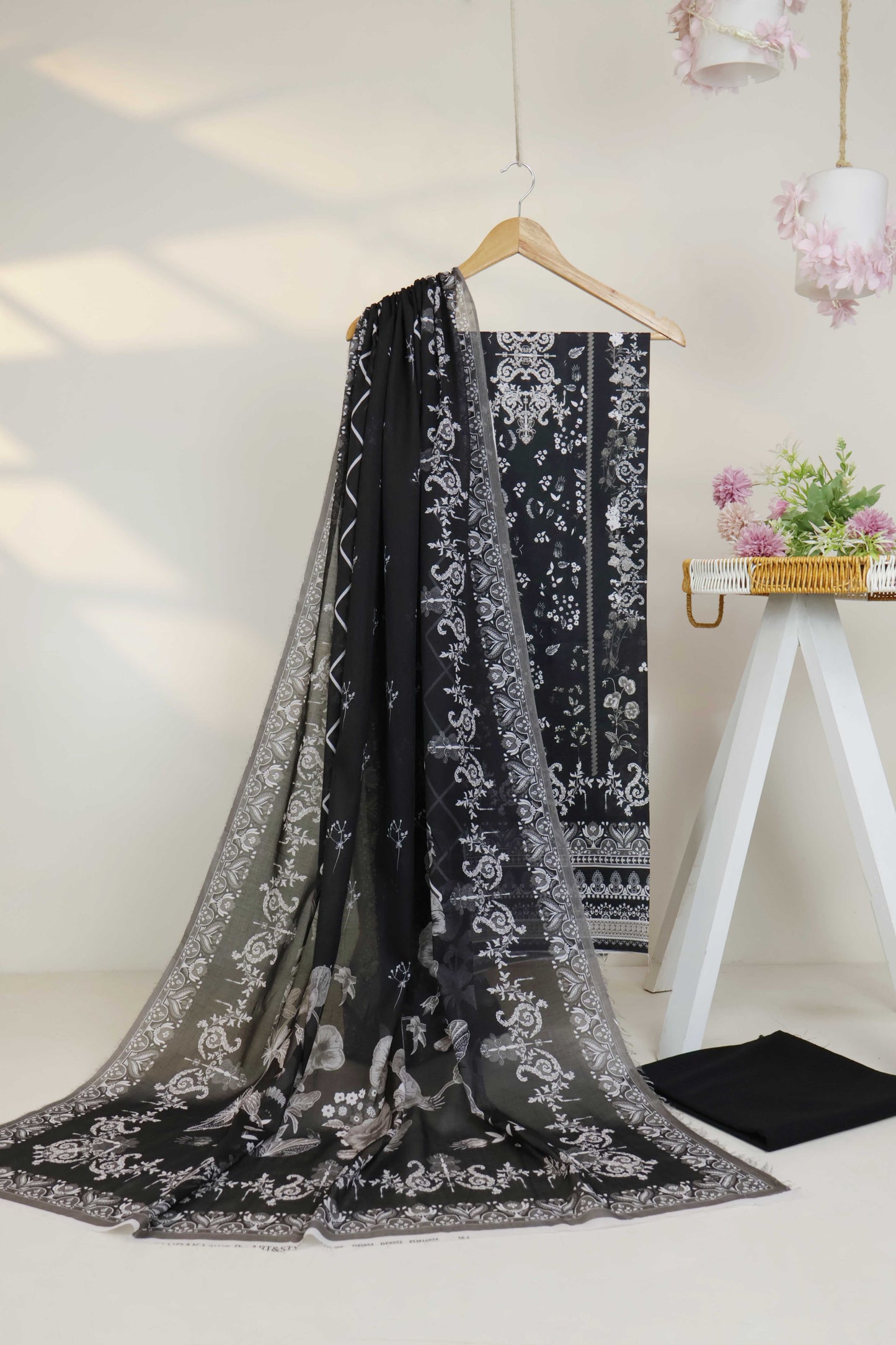 3pc-Lawn Printed Suit H25SLST116