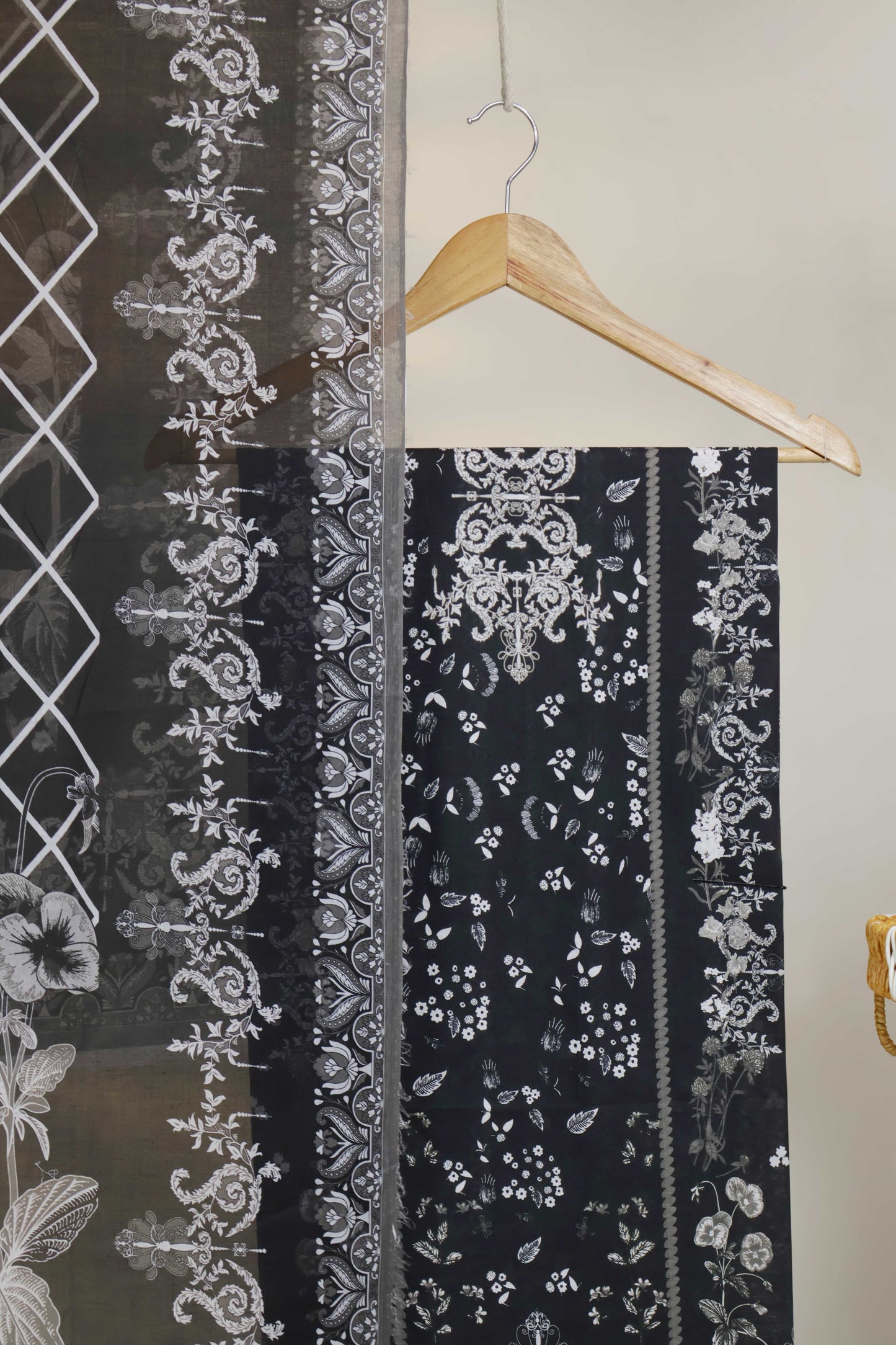 3pc-Lawn Printed Suit H25SLST116
