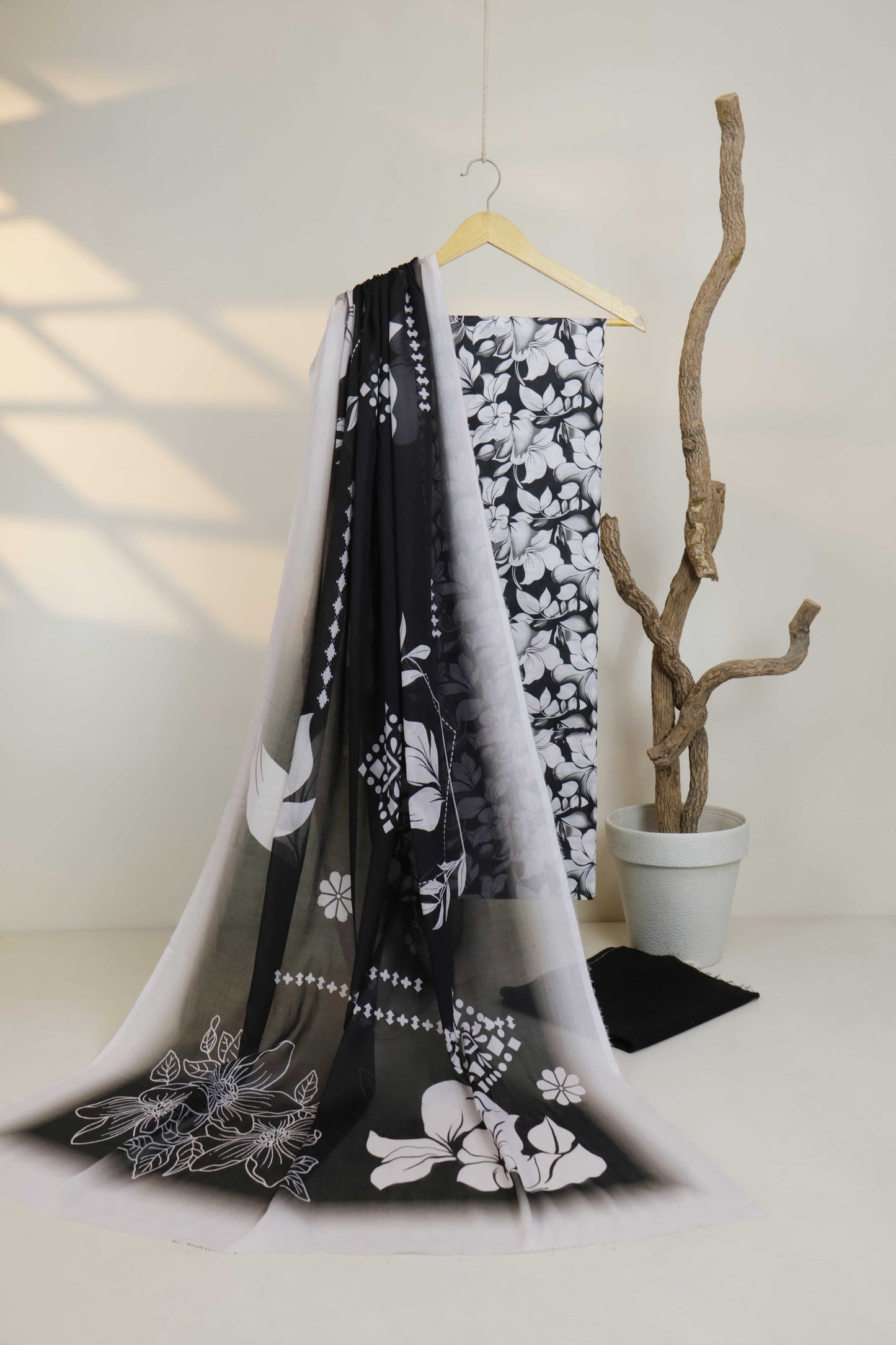 3pc-Lawn Printed Suit H25SLST110