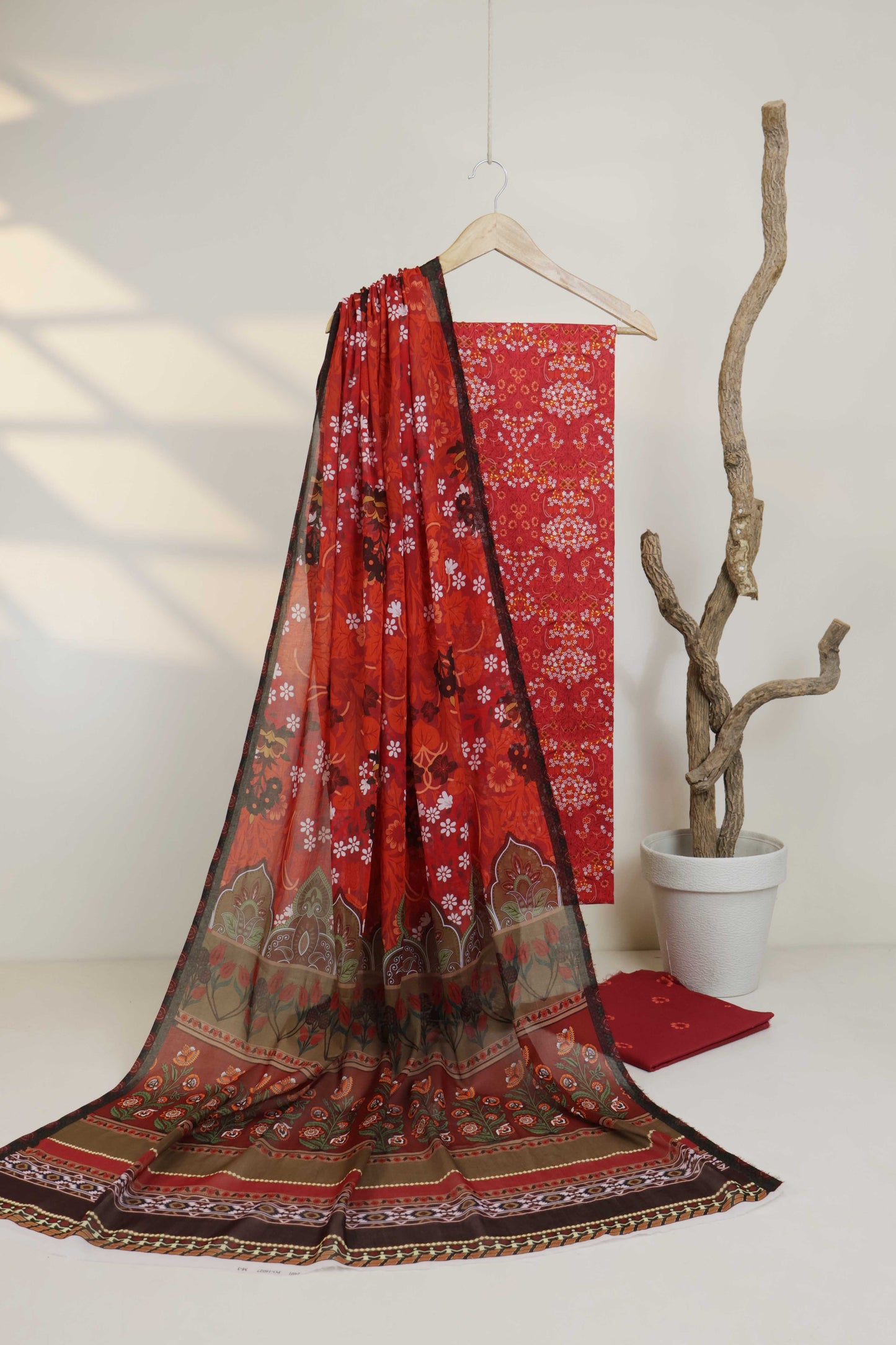 3pc-Lawn Printed Suit H25SLST114
