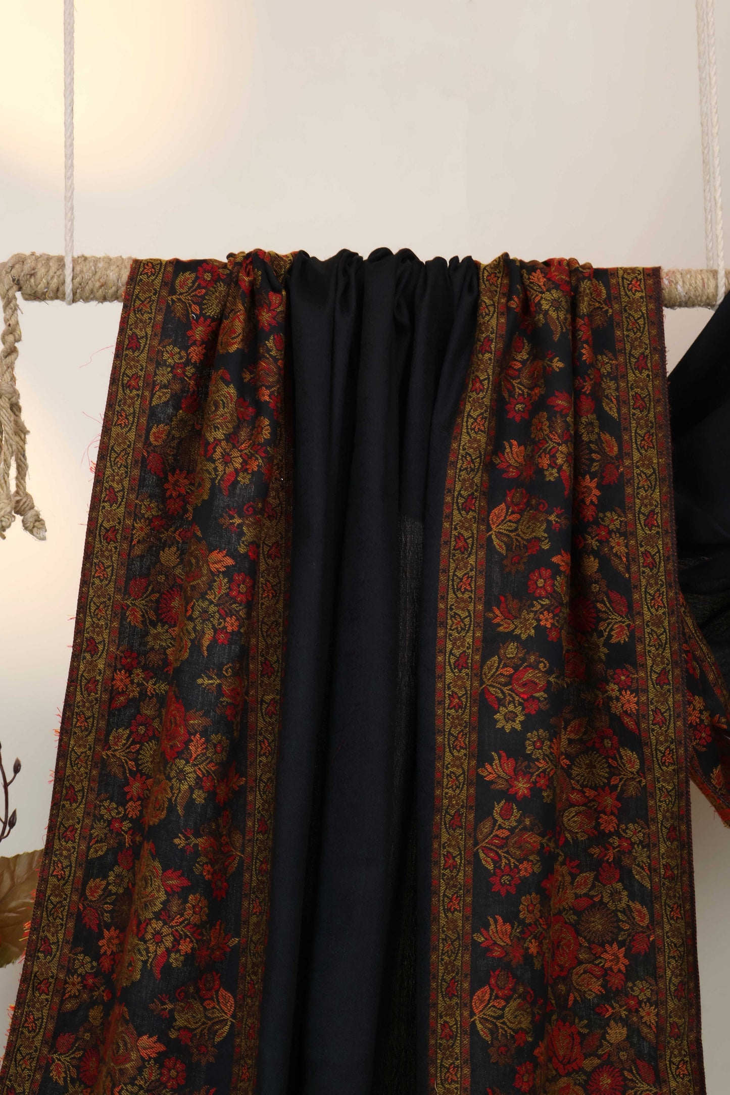 Kani Border Pashmina Shawl  HKSH47