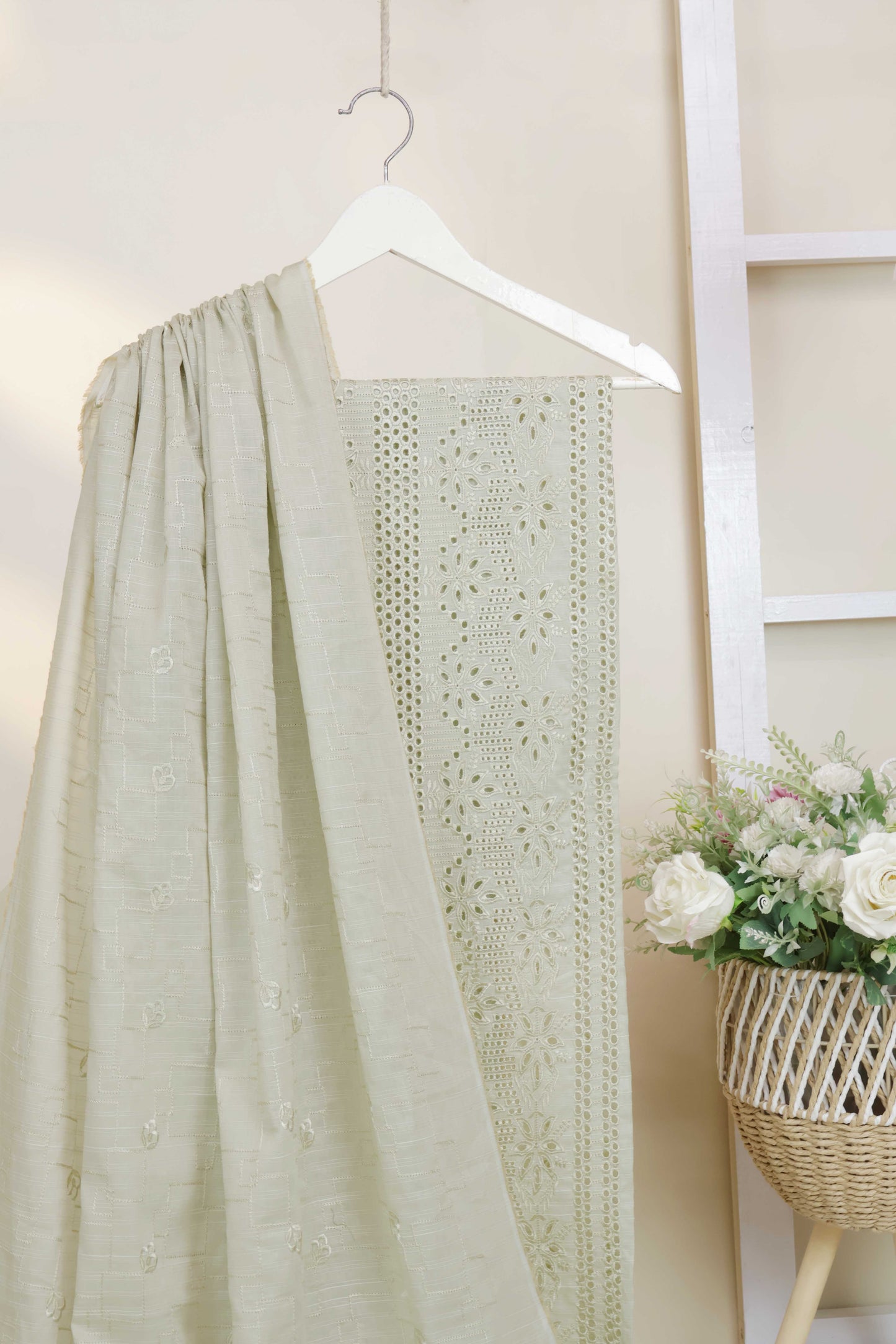 3Piece-Lawn Embroidered Suit MV2WR09