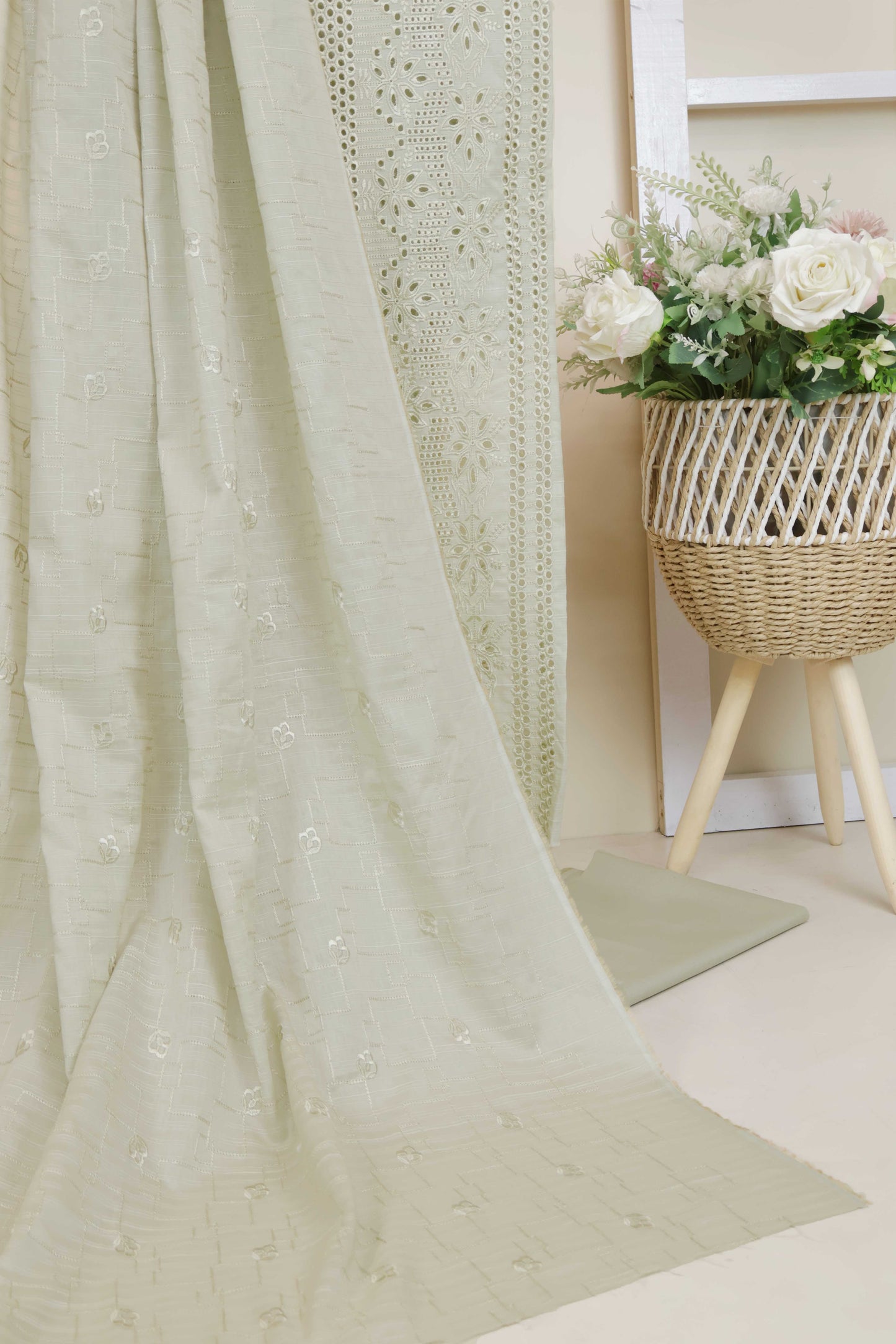 3Piece-Lawn Embroidered Suit MV2WR09