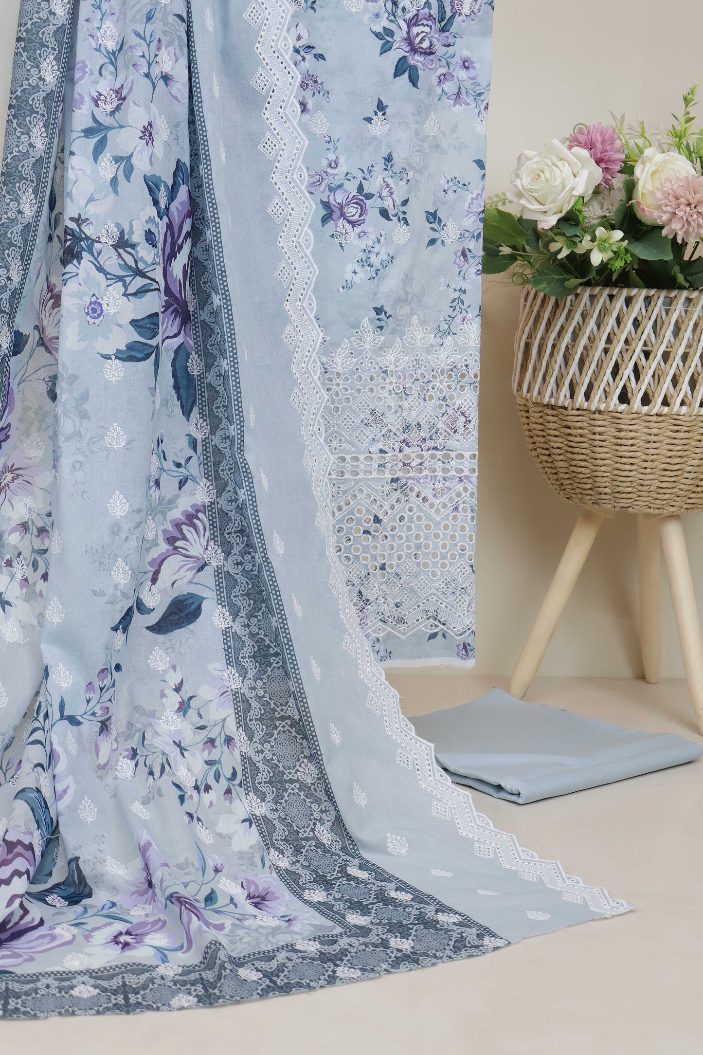 3Piece-Lawn Embroidered Suit V11WR02