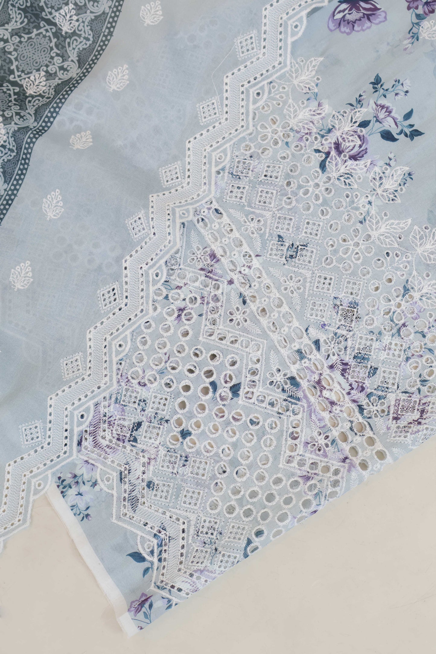 3Piece-Lawn Embroidered Suit V11WR02