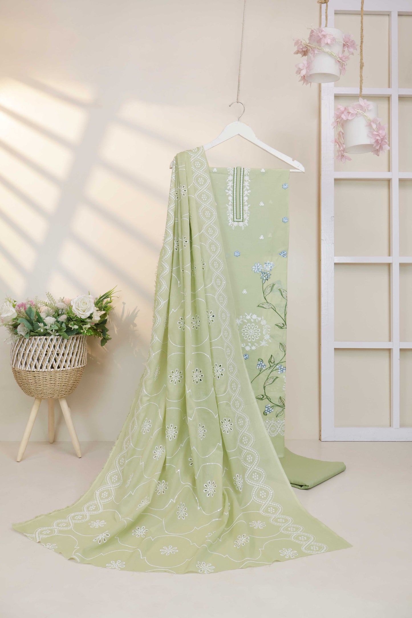 3Piece-Lawn Embroidered Suit V15WR02