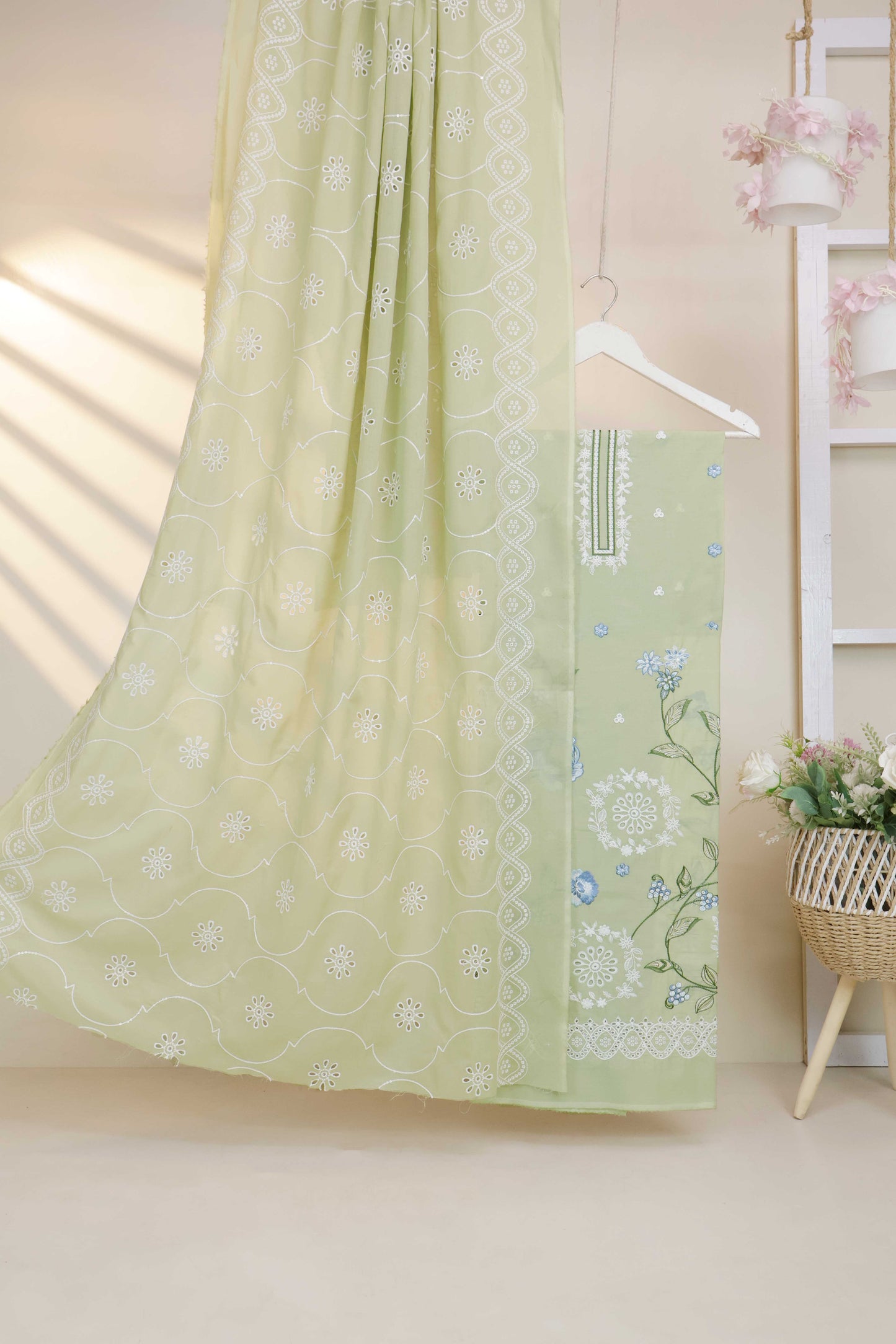 3Piece-Lawn Embroidered Suit V15WR02