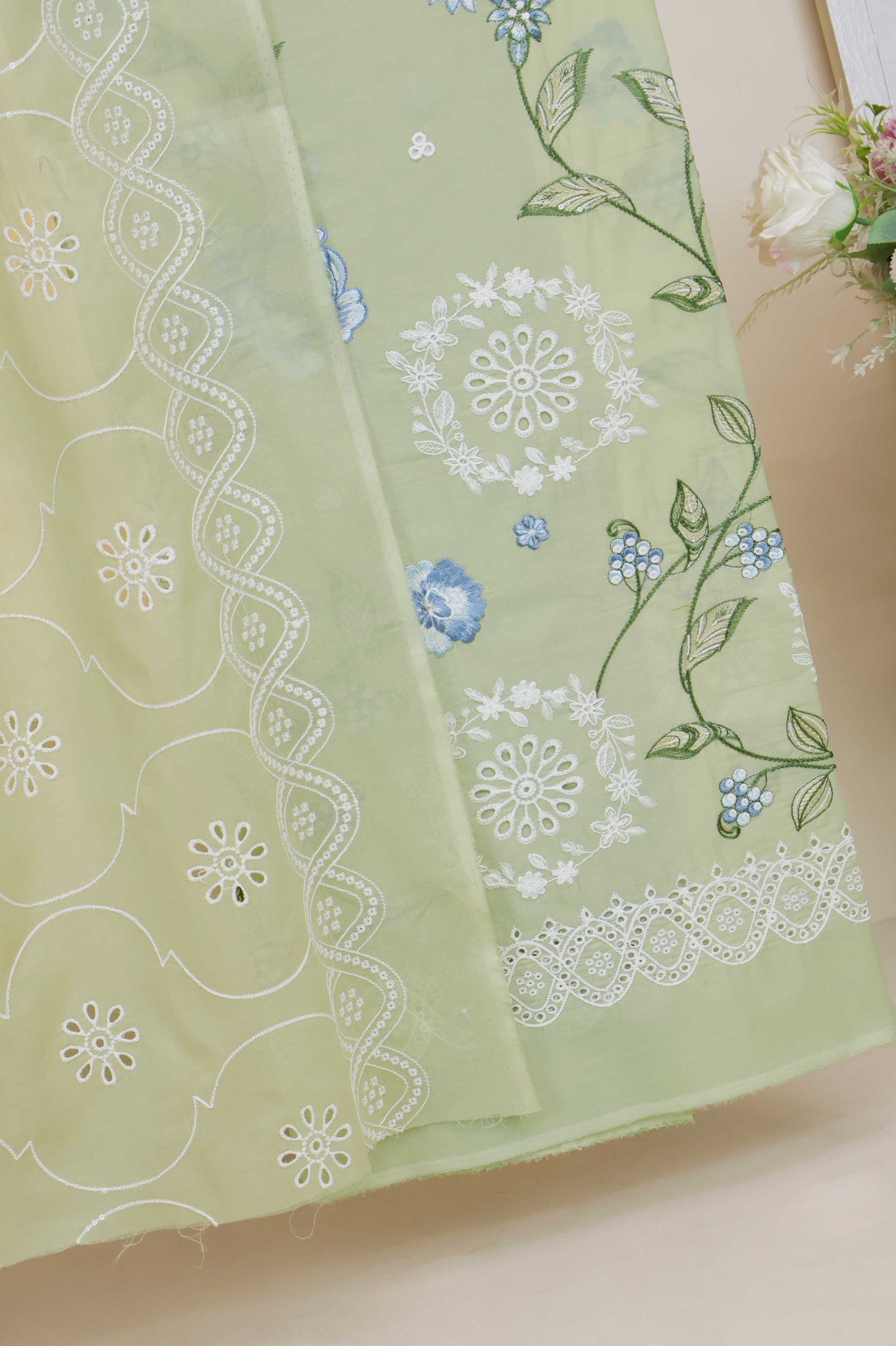 3Piece-Lawn Embroidered Suit V15WR02