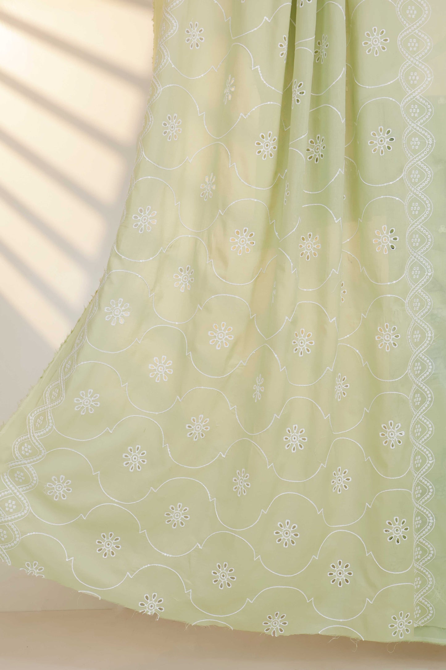 3Piece-Lawn Embroidered Suit V15WR02