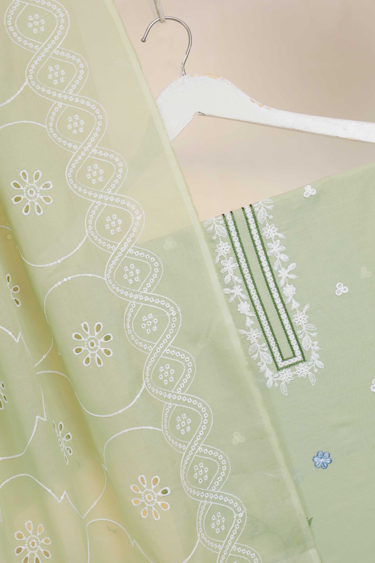 3Piece-Lawn Embroidered Suit V15WR02