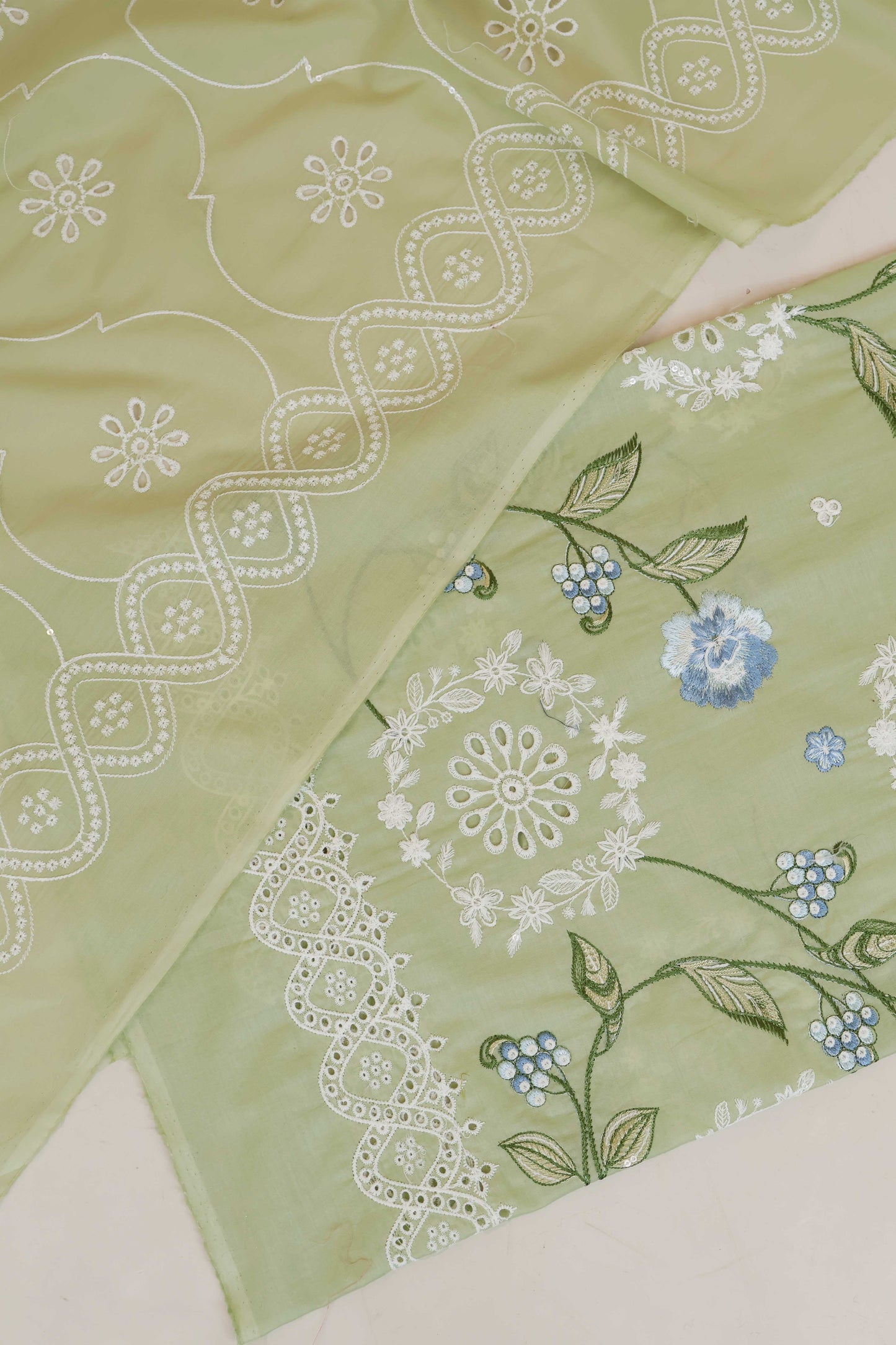 3Piece-Lawn Embroidered Suit V15WR02