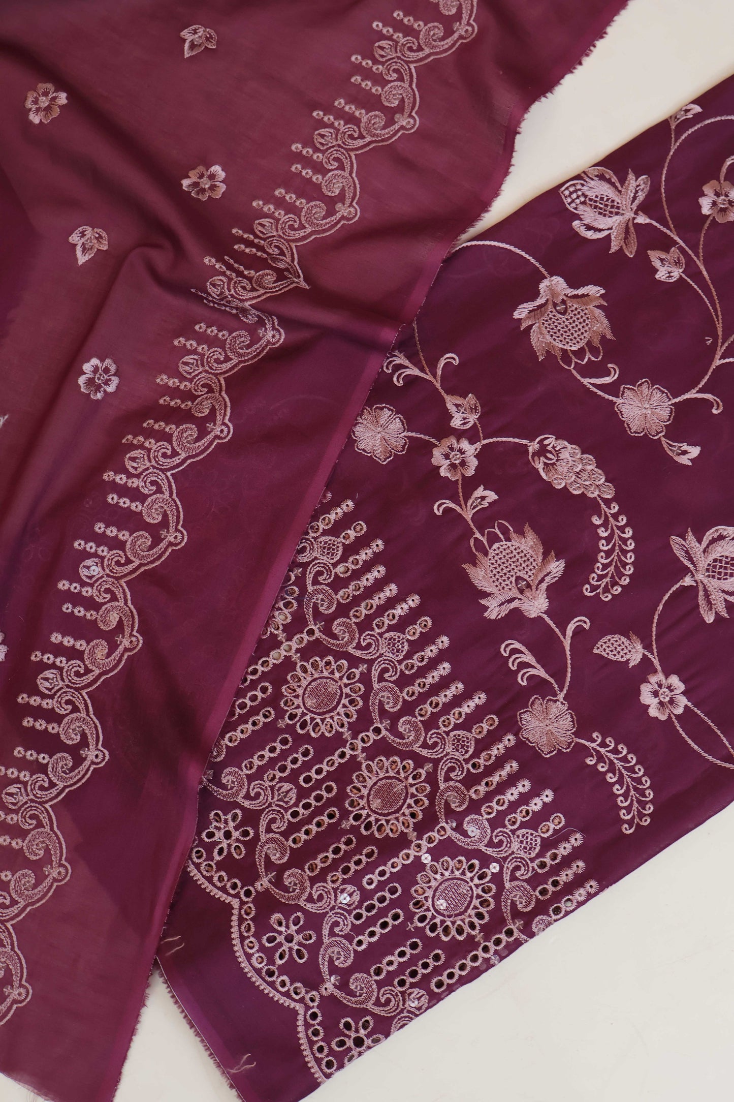 3Piece-Lawn Embroidered Suit V15WR06