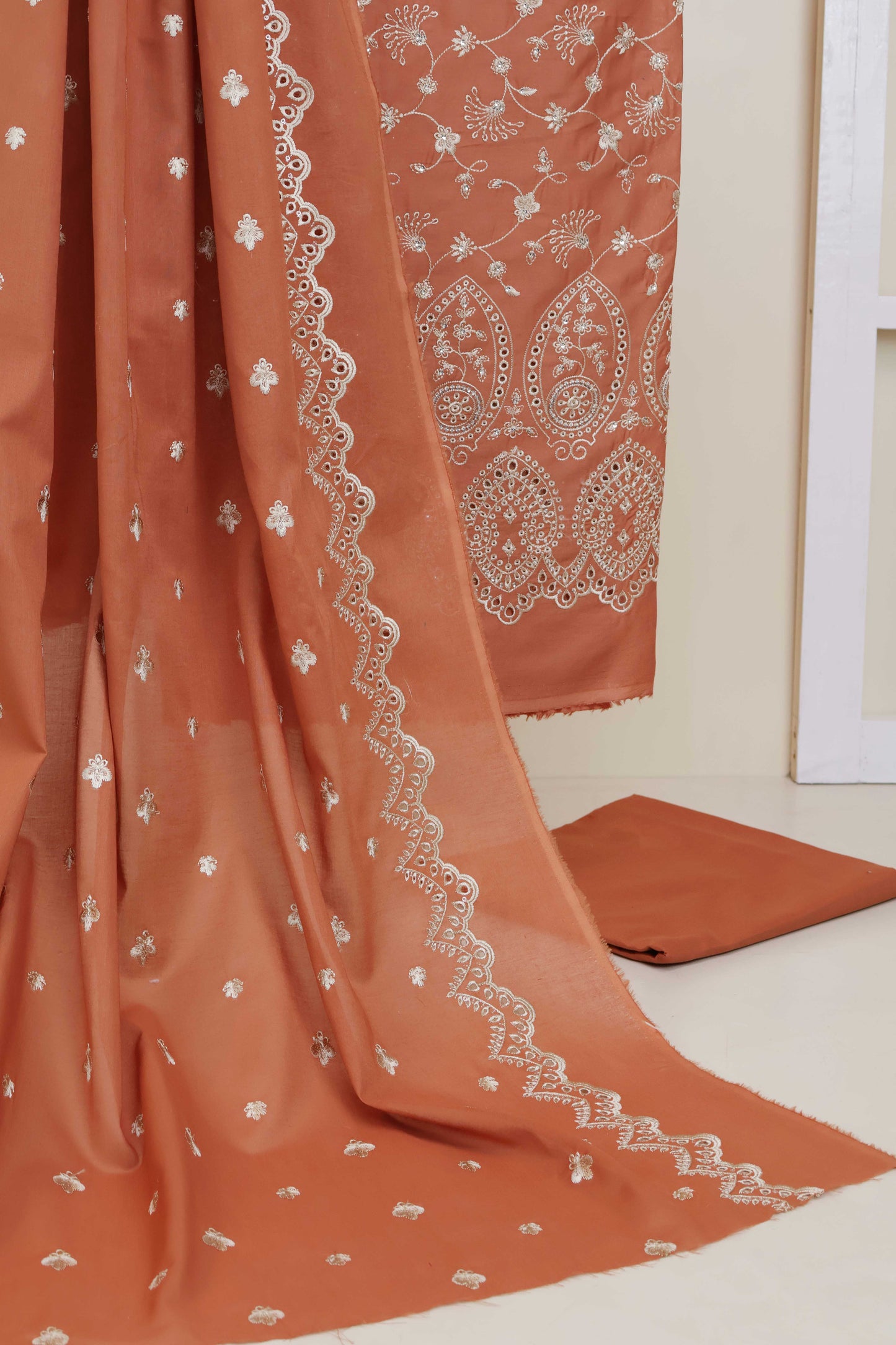 3Piece-Lawn Embroidered Suit V15WR08