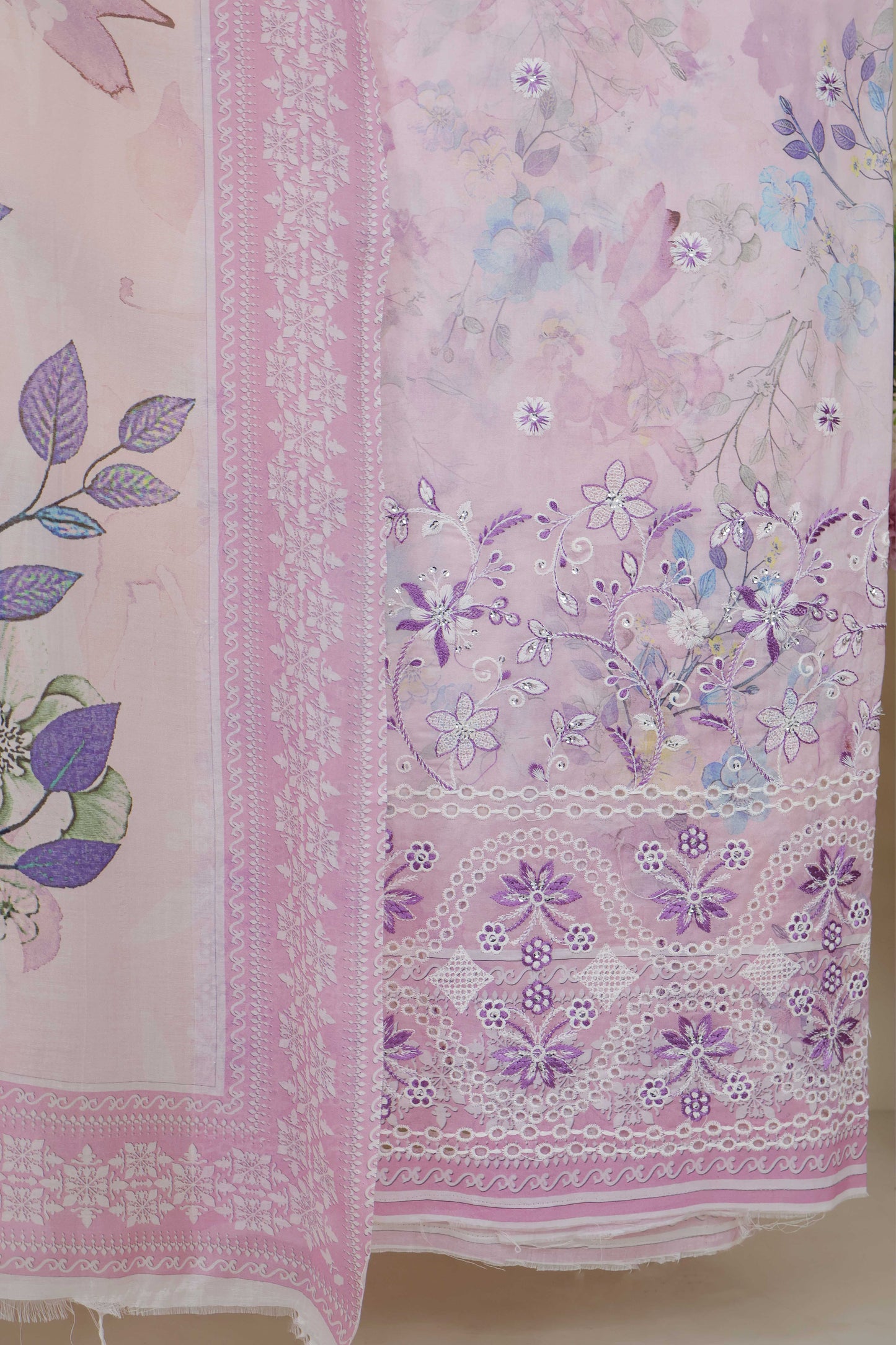 3Piece-Lawn Embroidered Suit V12WR04