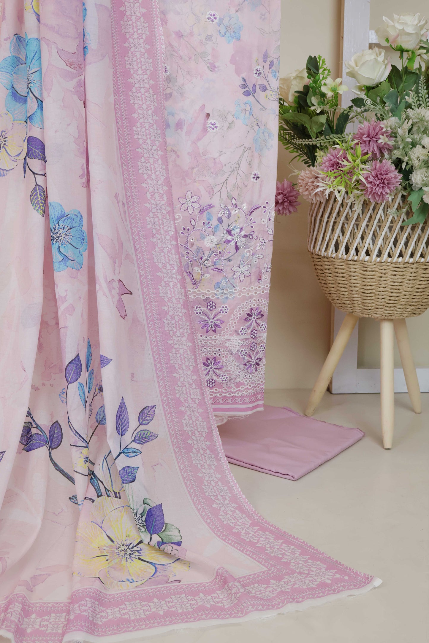 3Piece-Lawn Embroidered Suit V12WR04