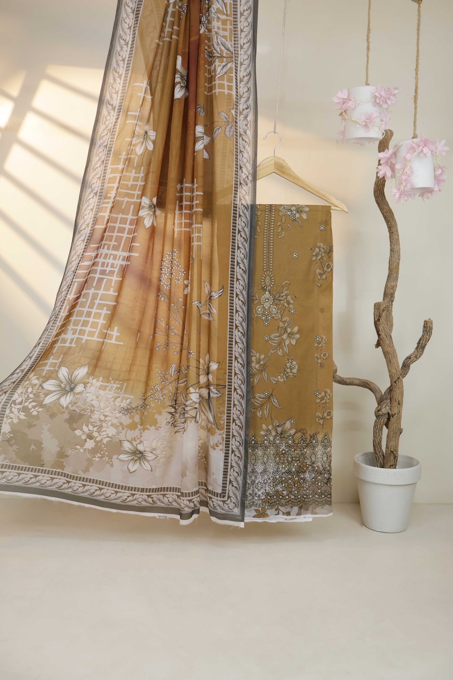 3Piece-Lawn Embroidered Suit V12WR10